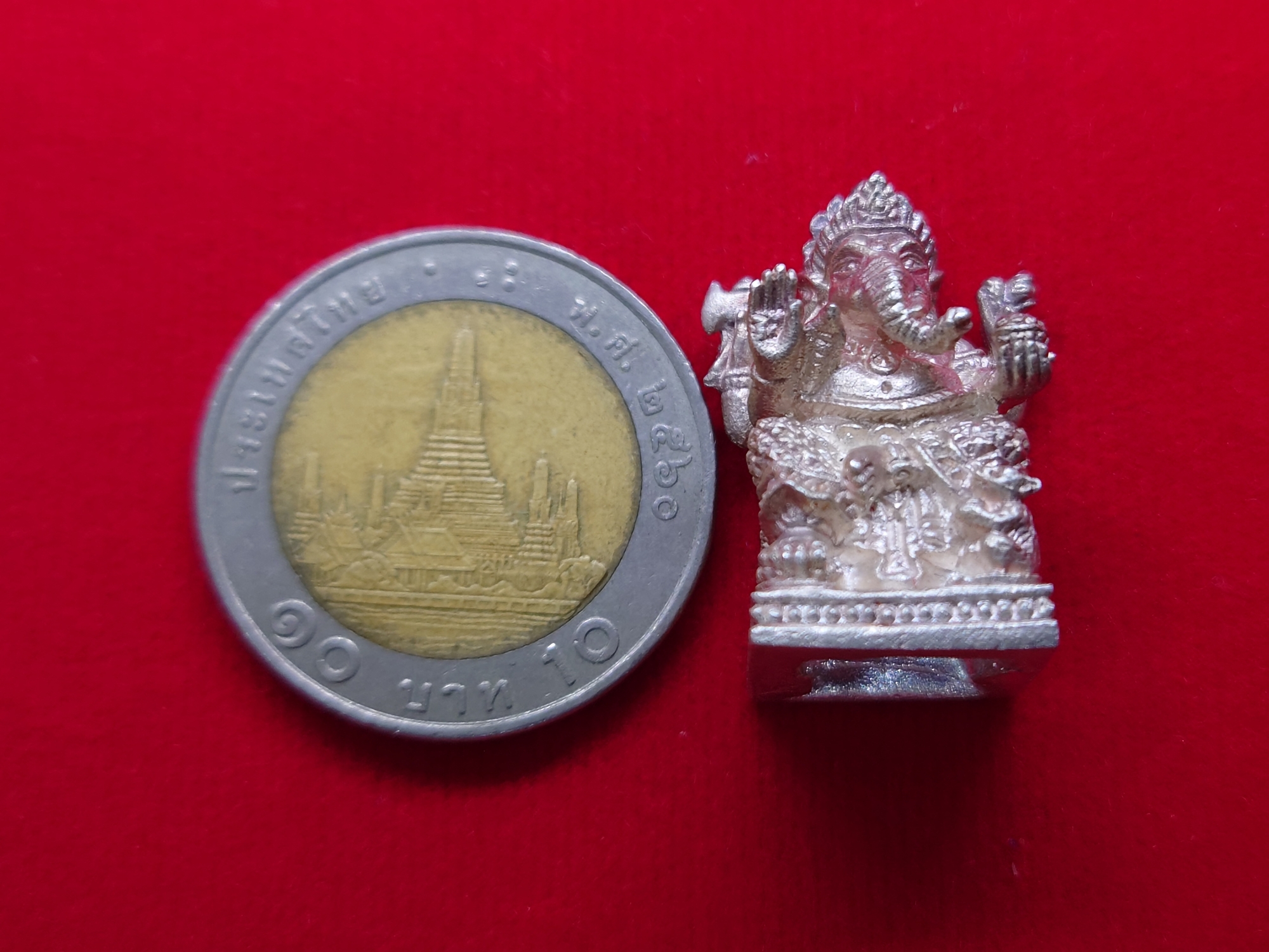 รูปหล่อพระพิฆเนศ เทพเจ้าแห่งความสำเร็จ เนื้อเงิน ปางนั่งประทานพร ครบรอบ 25ปี นิตยสารดาราภาพยนตร์ พ.ศ.2544