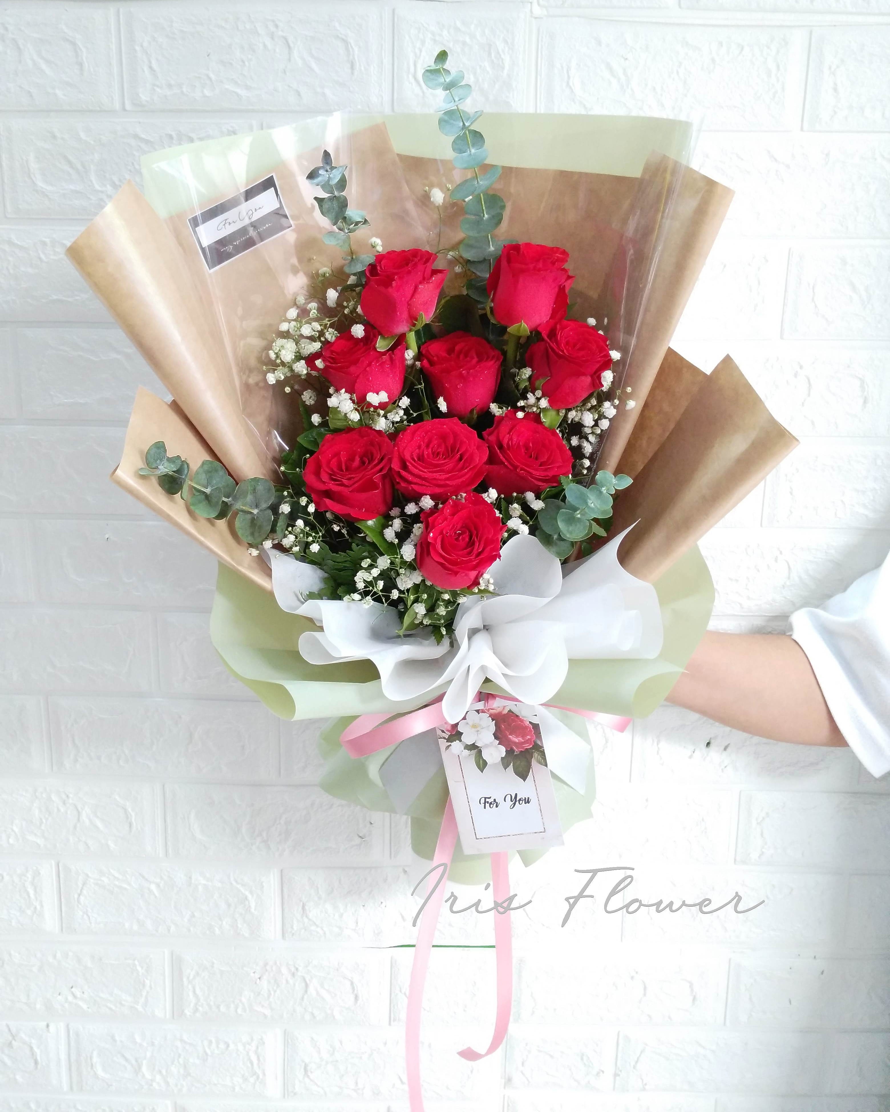 ช่อดอกกุหลาบสีแดง 12 ดอก