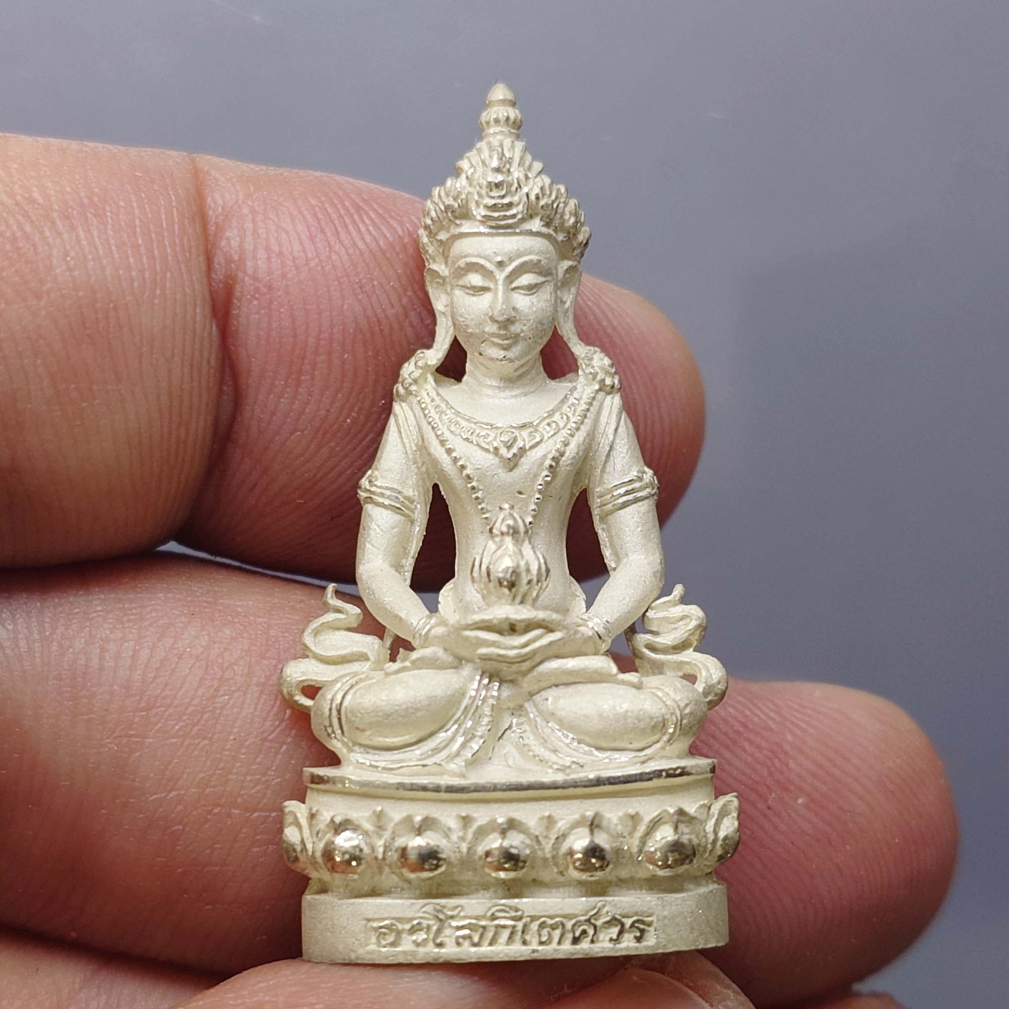 พระกริ่งอวโลกิเตศวร อุดมโภคทรัพย์ เนื้อเงิน 99 % วัดโพธิ์แมนคุณาราม พ.ศ.2539 พร้อมบรรจุกล่องเดิมวัด สภาพสวย