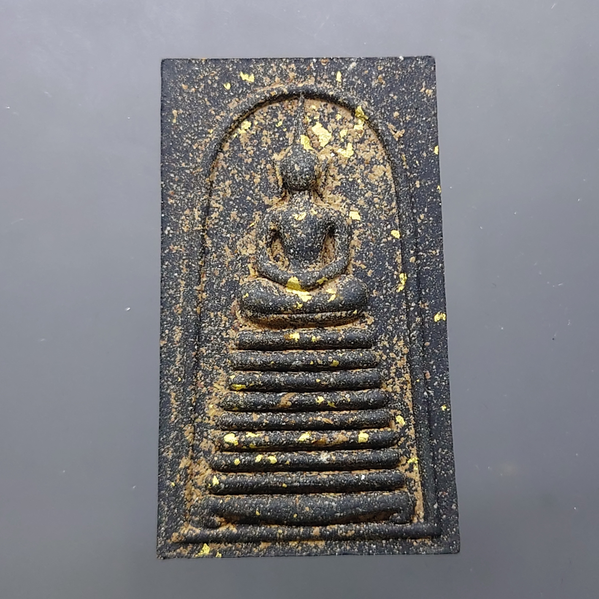 พระสมเด็จพุทธานุภาพ ญสส. 100 ปี (นำฤกษ์) พิมพ์พระสมเด็จ 9 ชั้น เนื้อผงพุทธคุณ ผสมผงใบลาน หลังกระดุมเงิน วัดบวรนิเวศวิหาร ปี2556 กล่องสแตนเลส