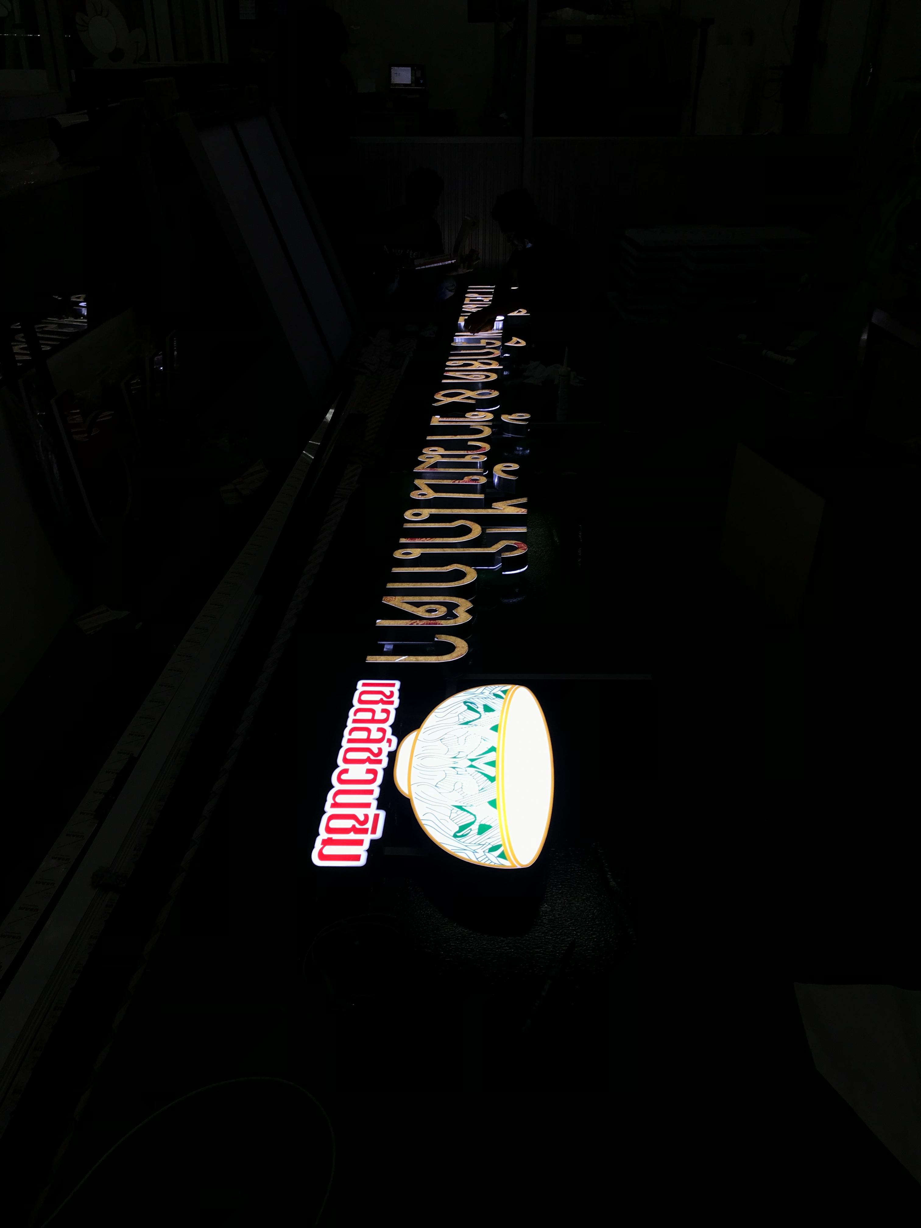 ป้ายไฟร้านอาหาร ป้ายตัวหนังสือไฟออกหน้าพร้อมโครงเหล็ก งานก๋วยเตี๋ยวพริกสด และ ข้าวมันไก่โกตา