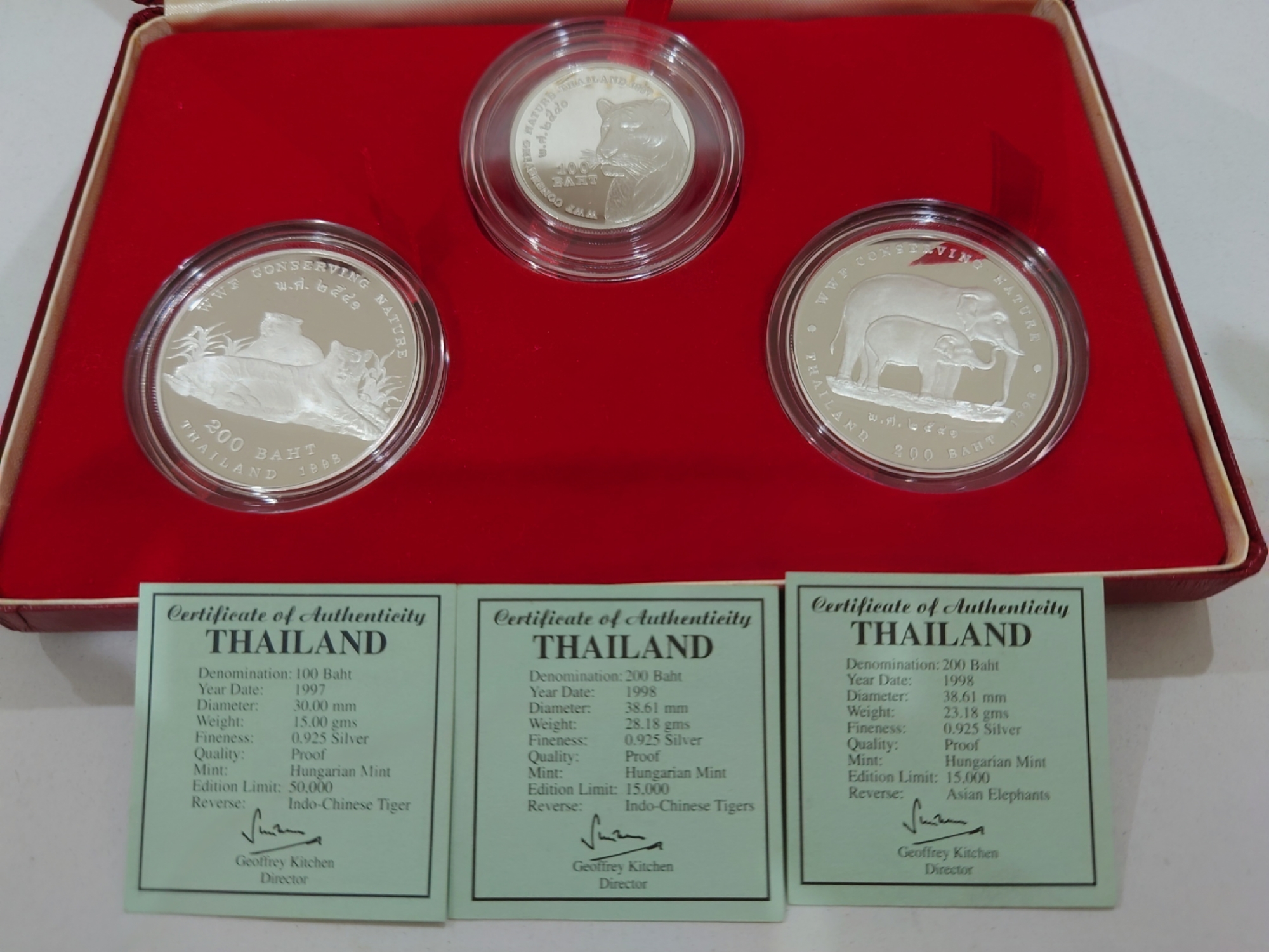 เหรียญเงินขัดเงา ครบชุด 3 เหรียญ อนุรักษ์ธรรมชาติและสัตว์ป่า 100-200-200 บาท พร้อมกล่องหนัง ใบเซอร์ สภาพสวย