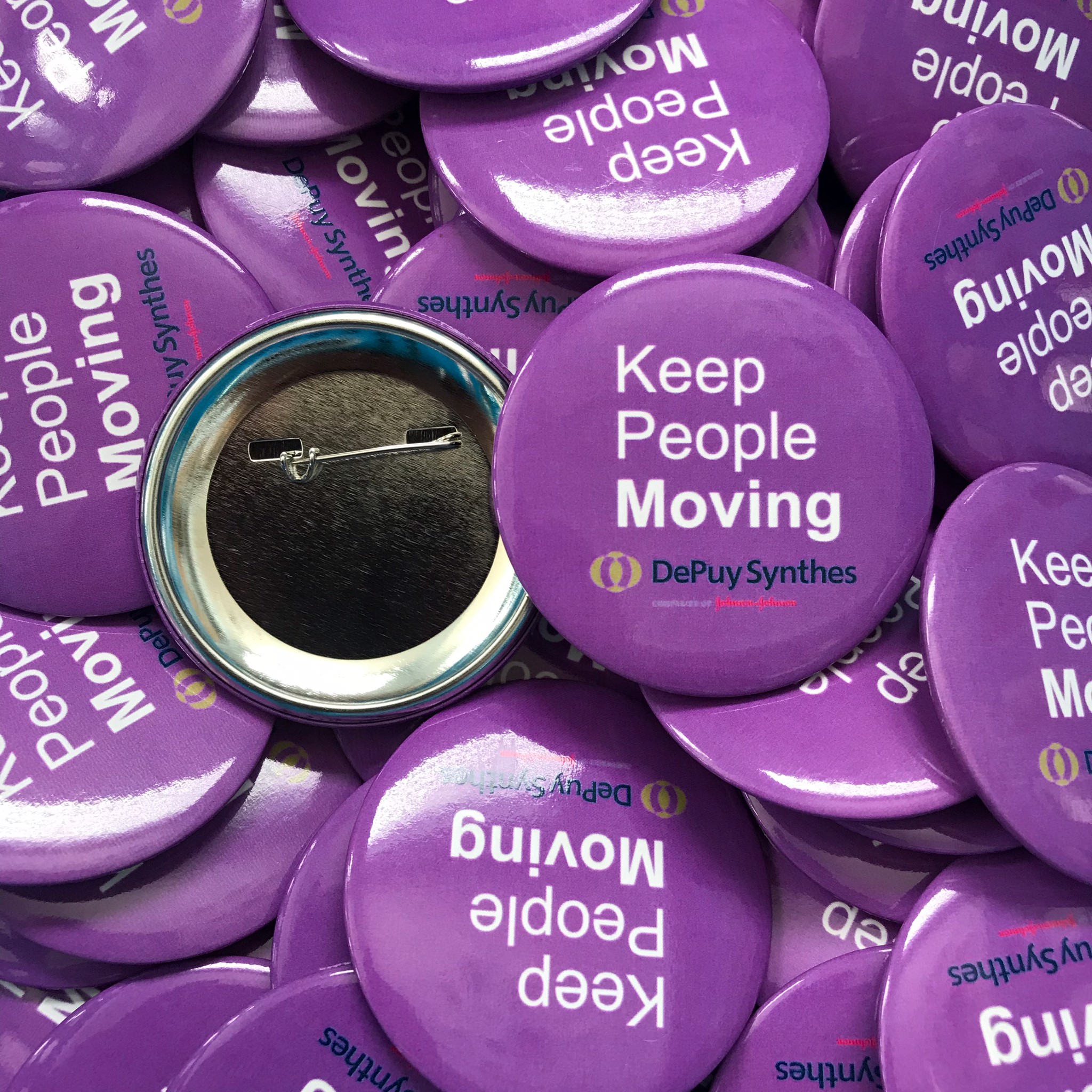 รับทำเข็มกลัด เข็มกลัดวงกลม เข็มกลัดพลาสติก เหรียญเข็มกลัด เข็มกลัดพลาสติกราคาถูก Badge pin button