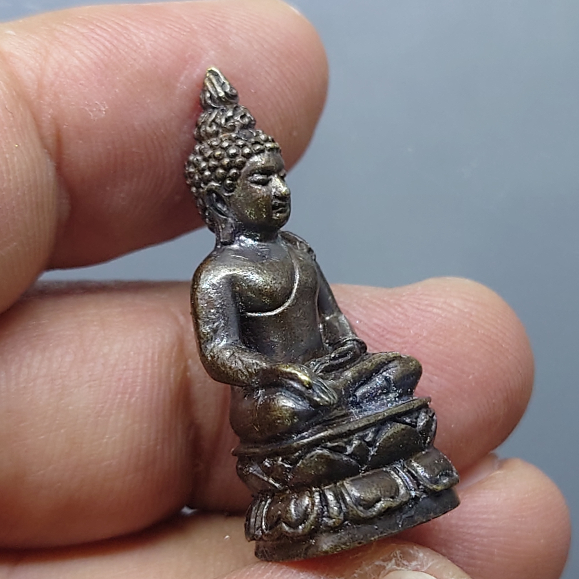 พระกริ่ง พระชัยวัฒน์ ไพรีพินาศ เนื้อโลหะรมดำ รุ่นพระชันษาครบ 100 ปี ญสส (รุ่นสำนักเลขาพระสังฆราช สร้าง) วัดบวรนิเวศวิหาร ปี2556 พร้อมตลับเดิม