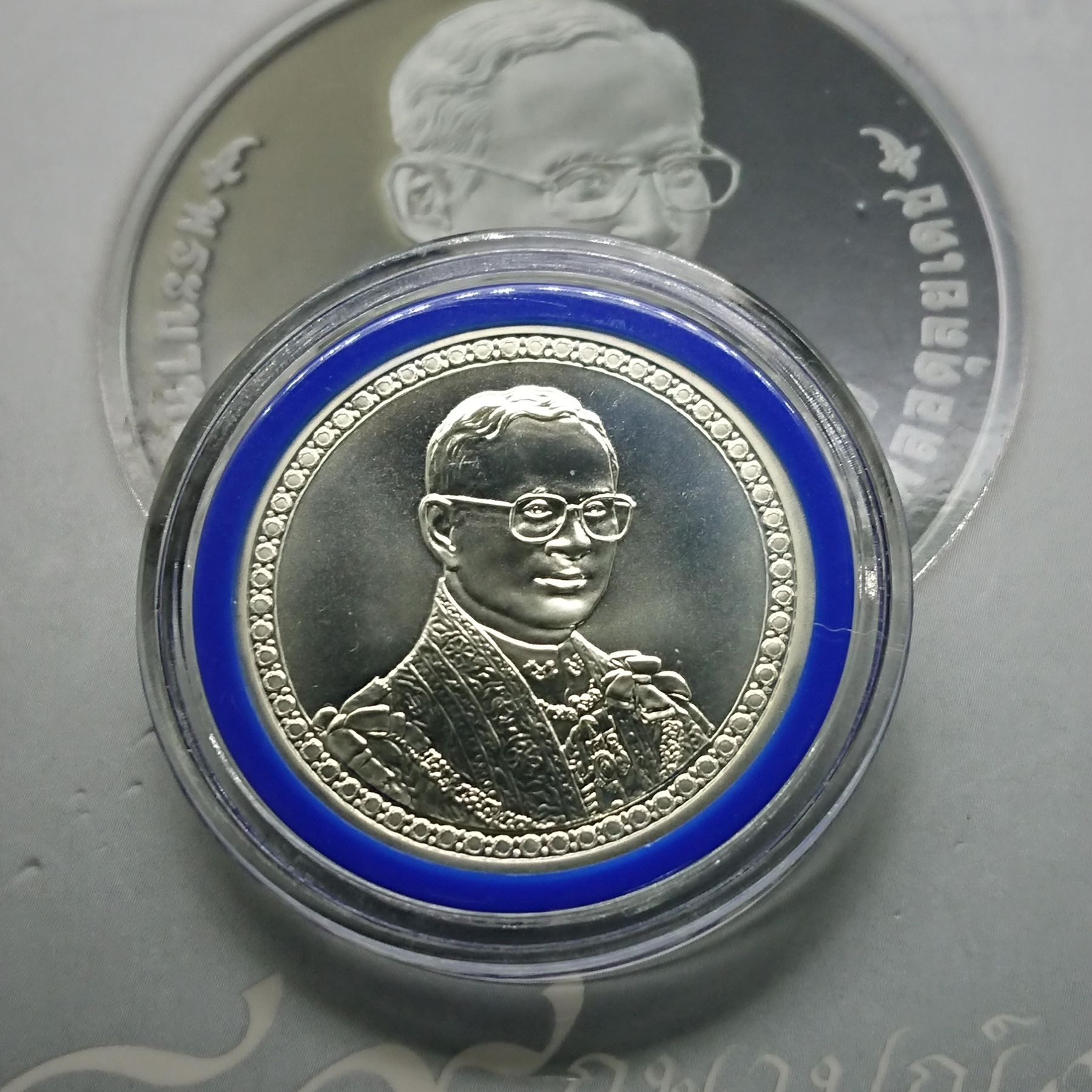 เหรียญเงิน 600 บาท ครองราช 60 ปี รัชกาลที่9 พ.ศ. 2549 พร้อมใบเซอร์