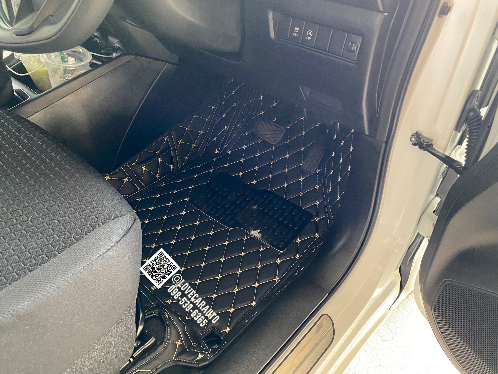 พรม6D Suzuki Swift 2022 สีดำด้ายทอง เต็มคัน