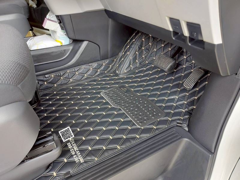 พรมปูพื้นรถยนต์ 6D Toyota Hiace สีดำด้ายทองด้ายคู่