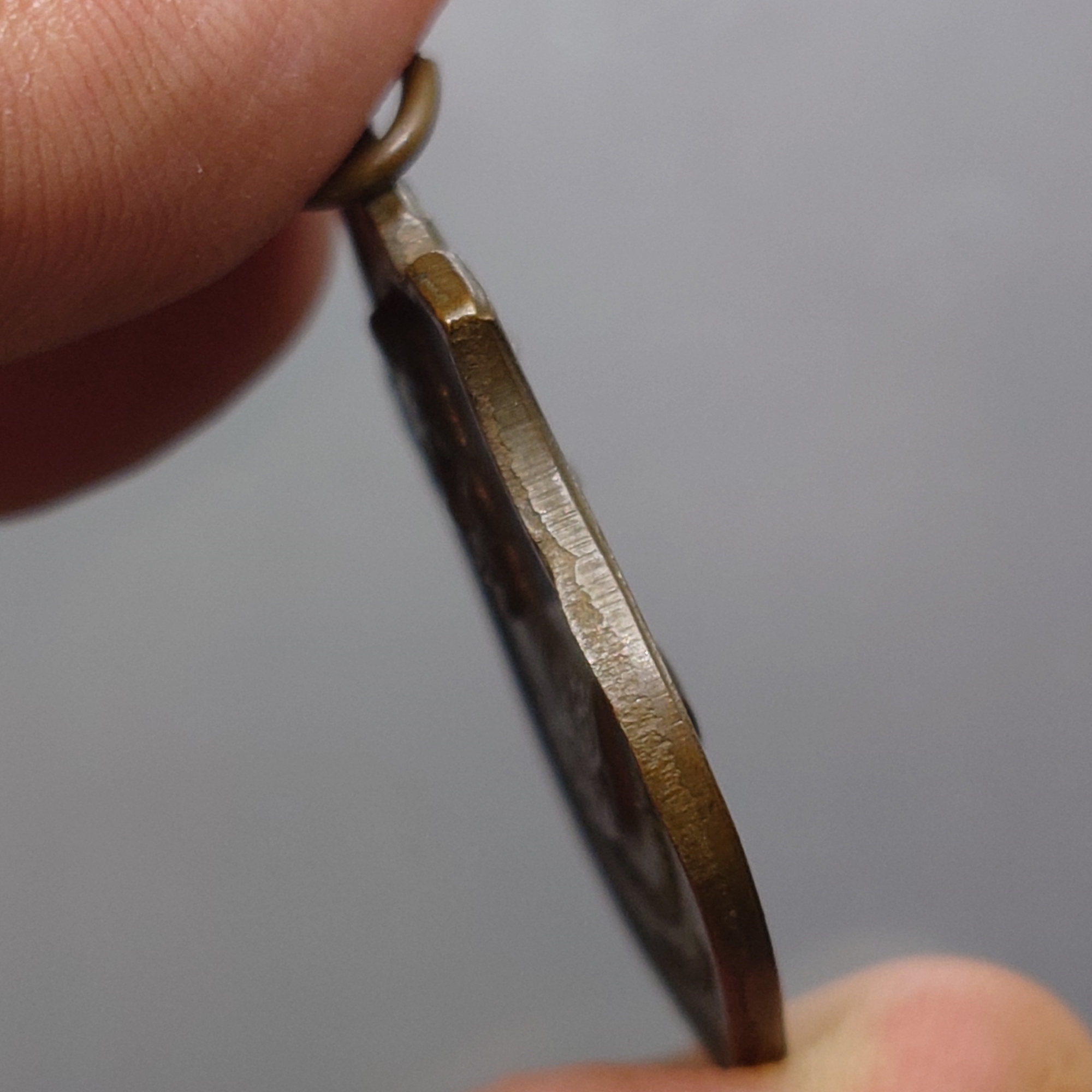 เหรียญสมเด็จพระนเรศวรมหาราช หลัง สมเด็จพระเอกาทศรถ (หลวงปู่โต๊ะ ร่วมปลุกเสก) กองทัพภาคที่ 3 จัดสร้าง เนื้อทองแดง ปี 2517