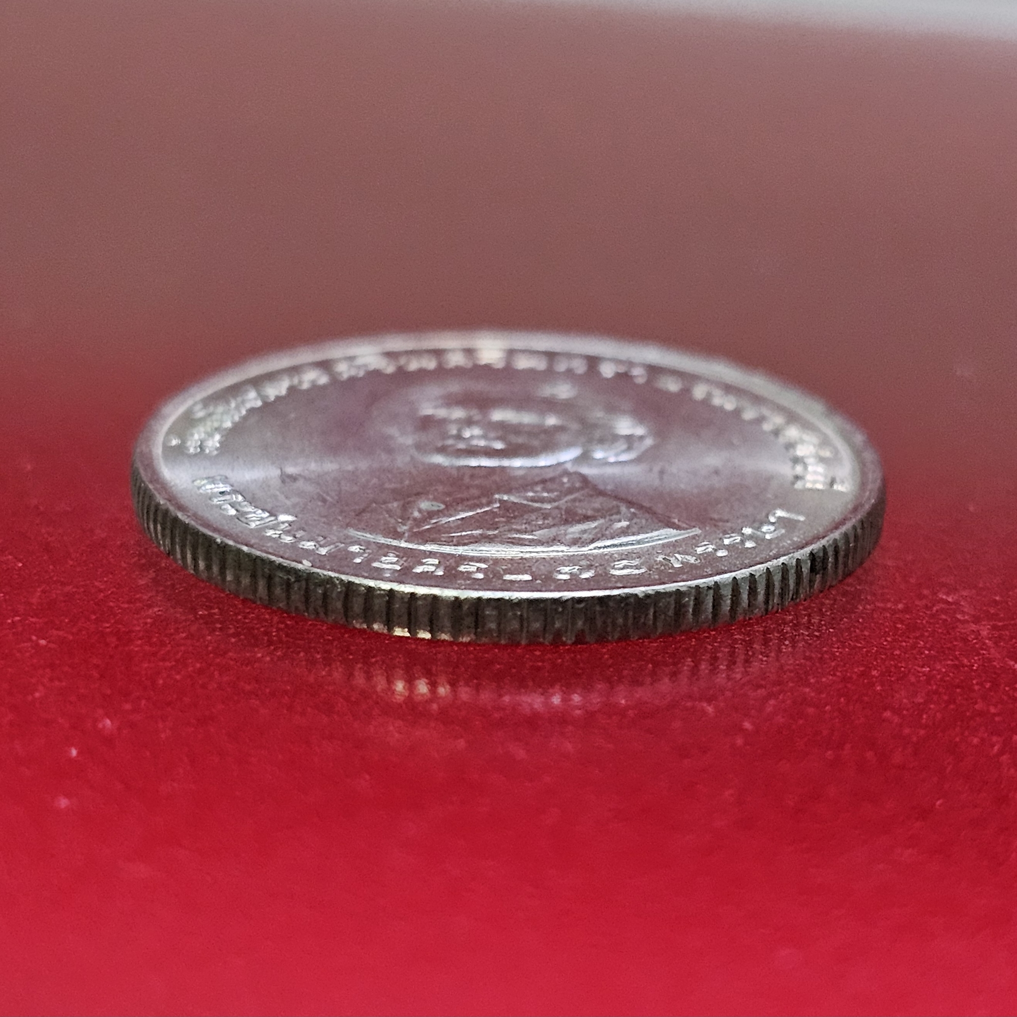 เหรียญ 1 บาท ที่ระลึกครบ 75 พรรษา สมเด็จย่า ปี2518 ไม่ผ่านใช้