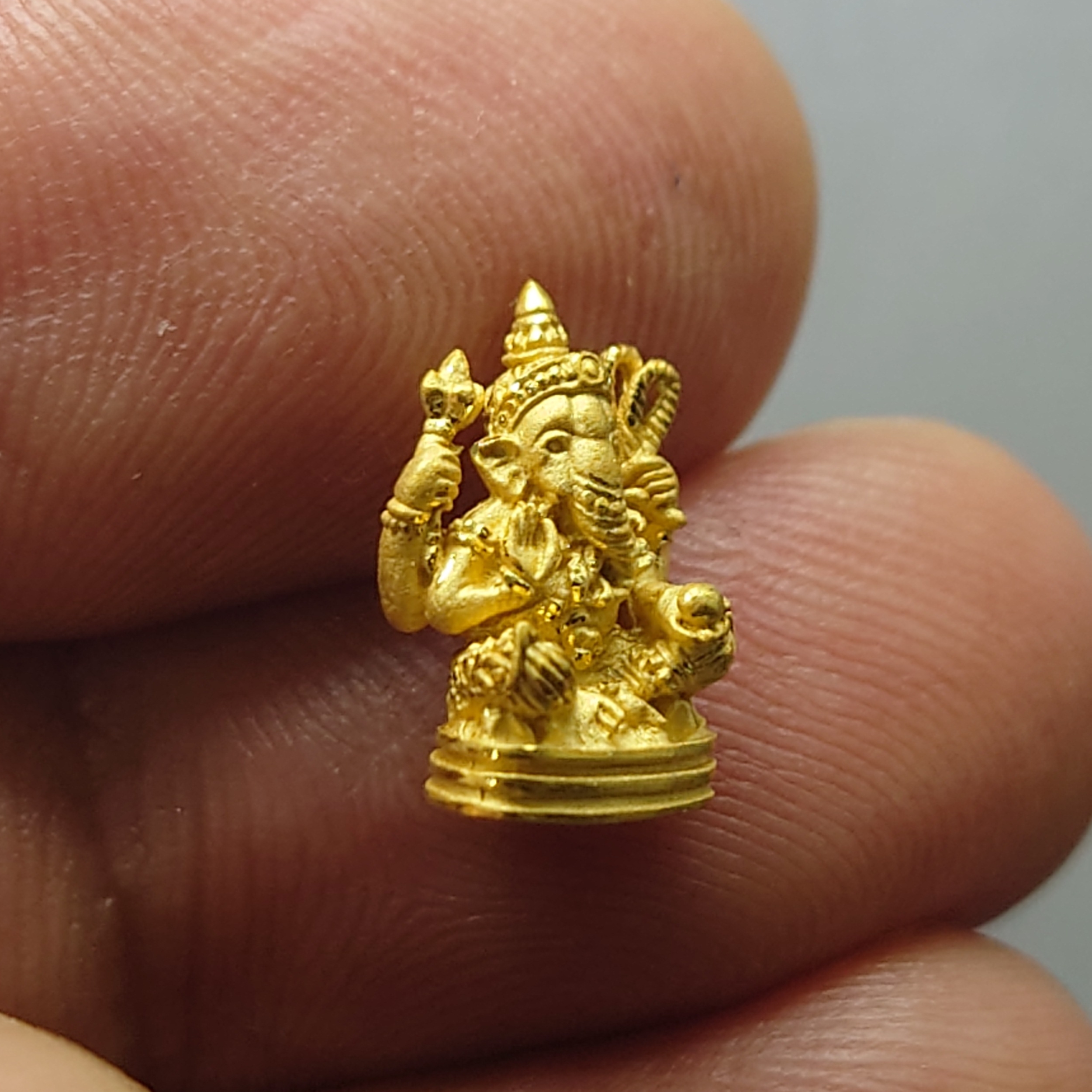 พระพิฆเนศ เนื้อทองคำแท้ รุ่นอุดมโชคโภคทรัพย์ วัดโสธรวราราม พ.ศ.2550 พร้อมกล่องเดิม