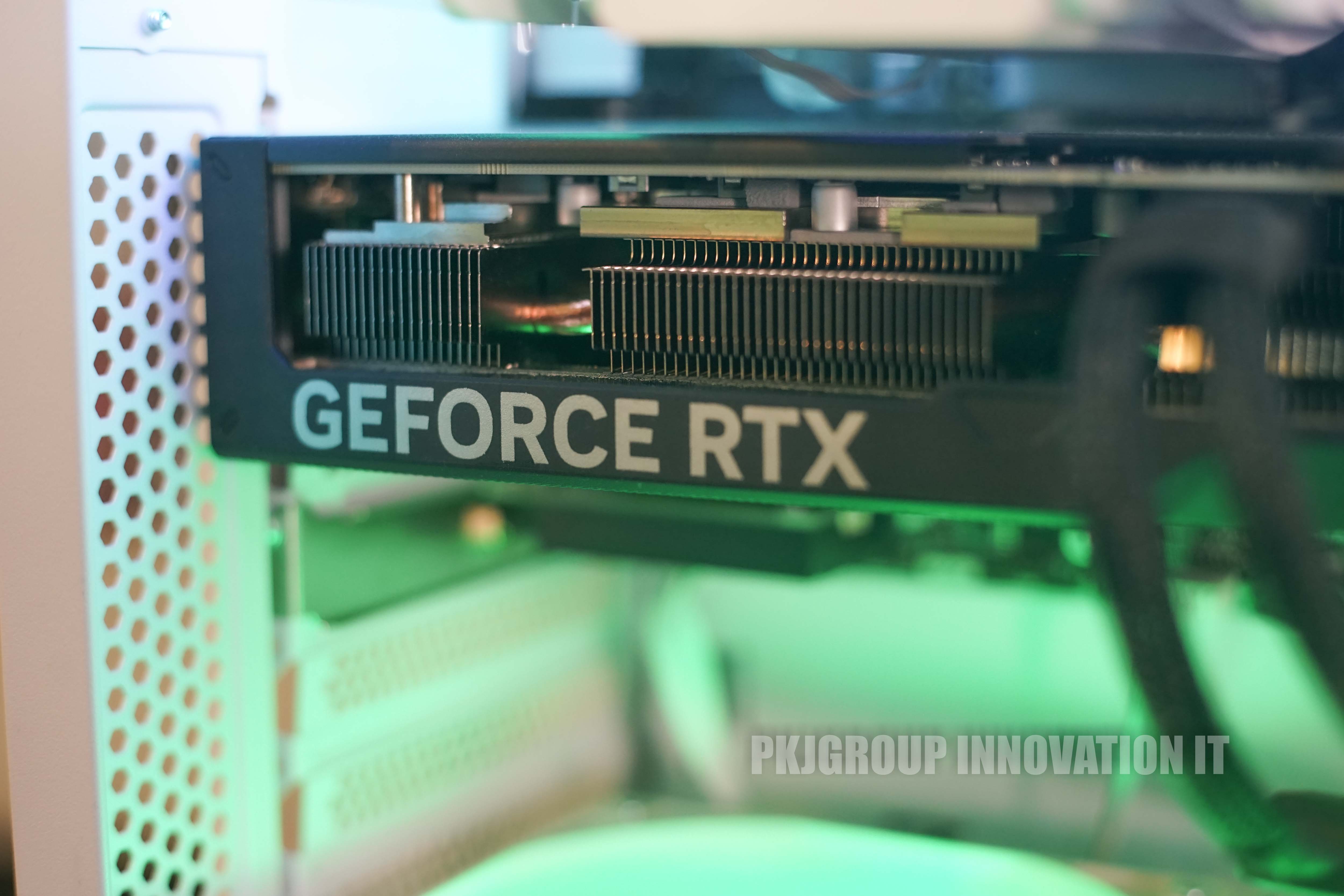 คอมเล่นเกมมือสอง i7-14700F RAM 32 GB m.2 512 GB RTX4070 Super เคสสวย ประกันยาวๆ