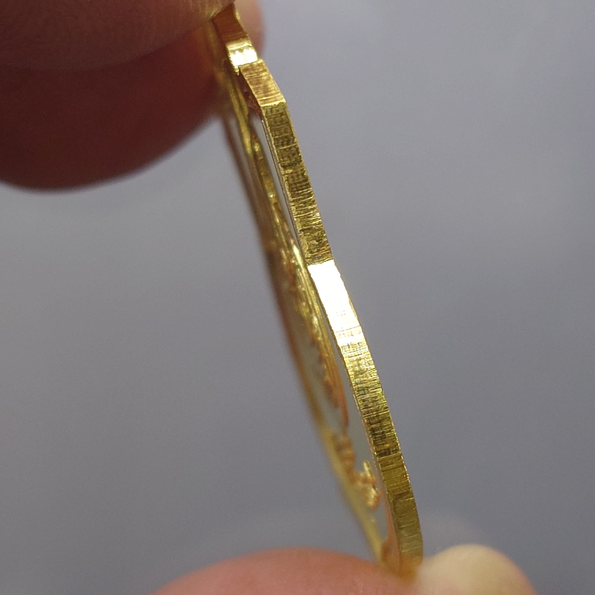 เหรียญทองคำขัดเงา ในหลวงนั่งบัลลังก์ ที่ระลึกฉลองครองราชย์ 50 ปี (กาญจนาภิเษก) จัดสร้างโดยกระทรวงมหาดไทย ปี 2539 พร้อมกล่องเดิม