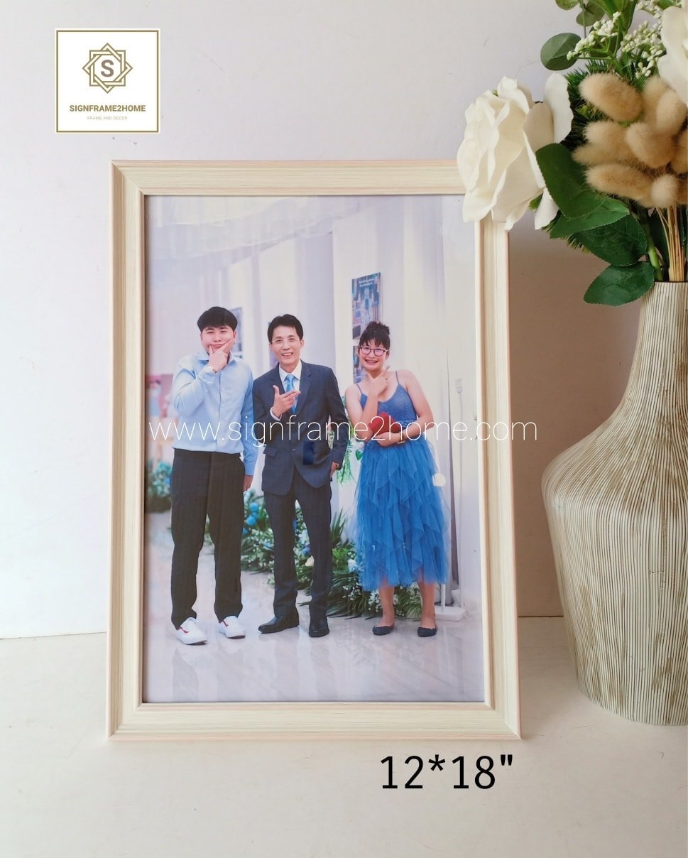 กรอบรูปลายขาวครีม ขนาด 12x18"นิ้ว