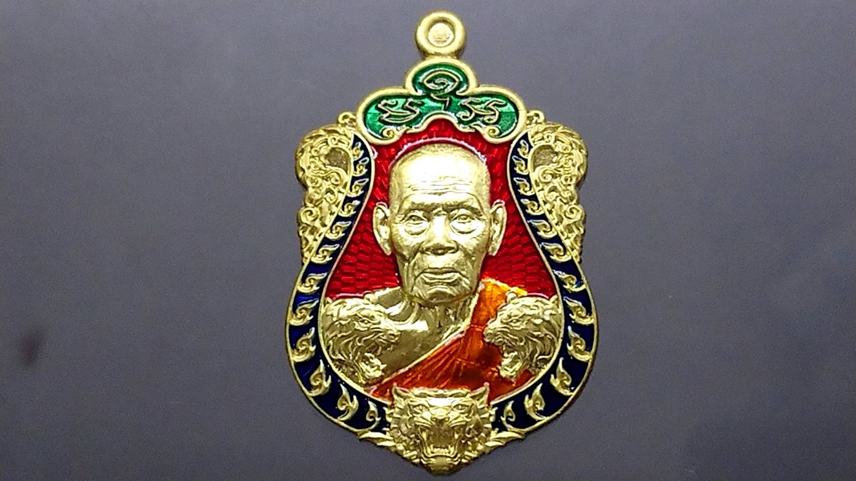 เหรียญพยัคฆ์คุ้มครอง (มาสเตอร์พีซ ลงยาหน้าหลัง) เนื้อปลอกลูกปืน ลงยาพื้นแดงหน้า หลัง หลวงพ่อพัฒน์ วัดห้วยด้วน โคท 264