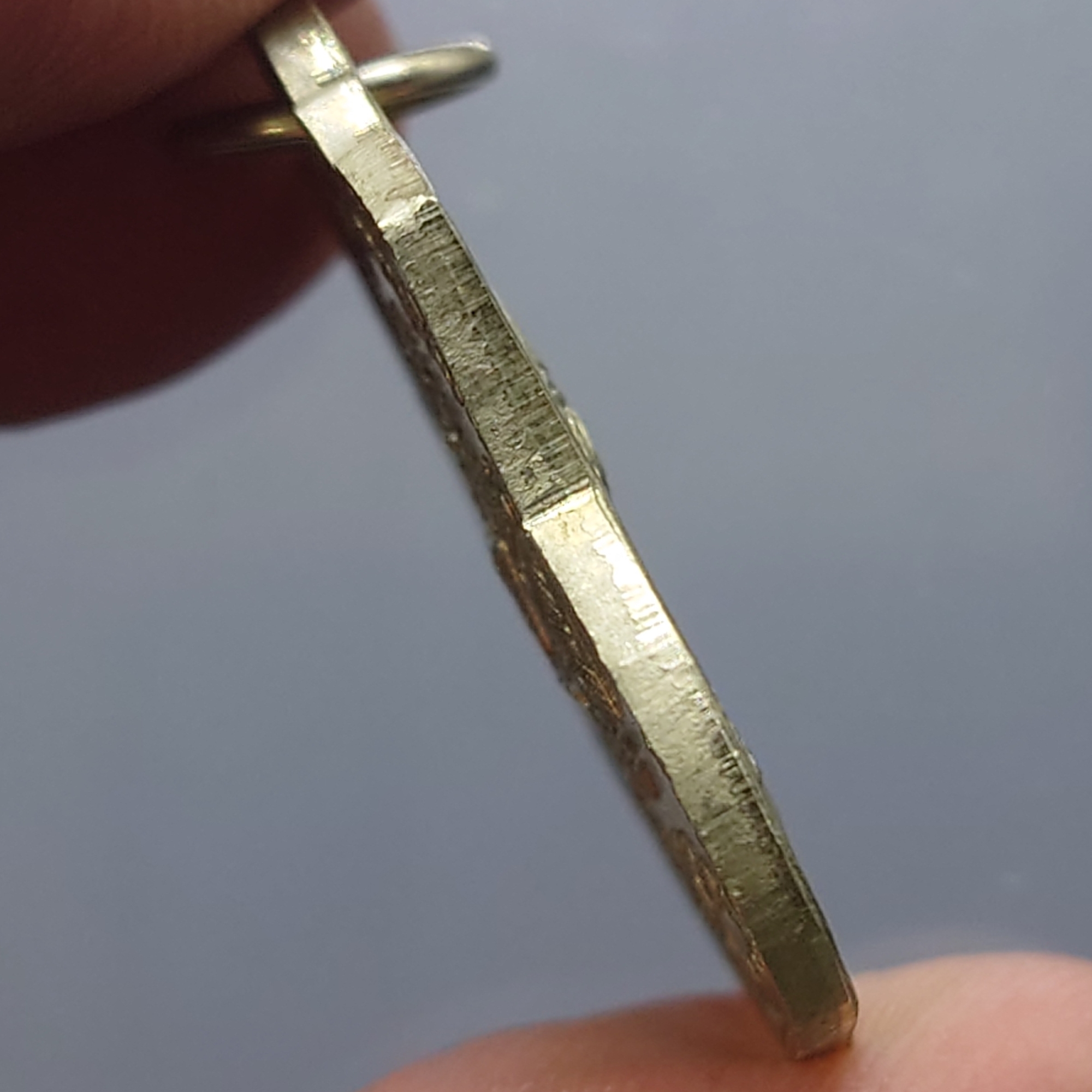 เหรียญเสมา รัชกาลที่ 5 เนื้ออัลปาก้า รุ่นบารมี 81 หลวงพ่อเกษม เขมโก สุสานไตรลักษณ์ จ.ลำปาง ปี 2535 พร้อมกล่องเดิม