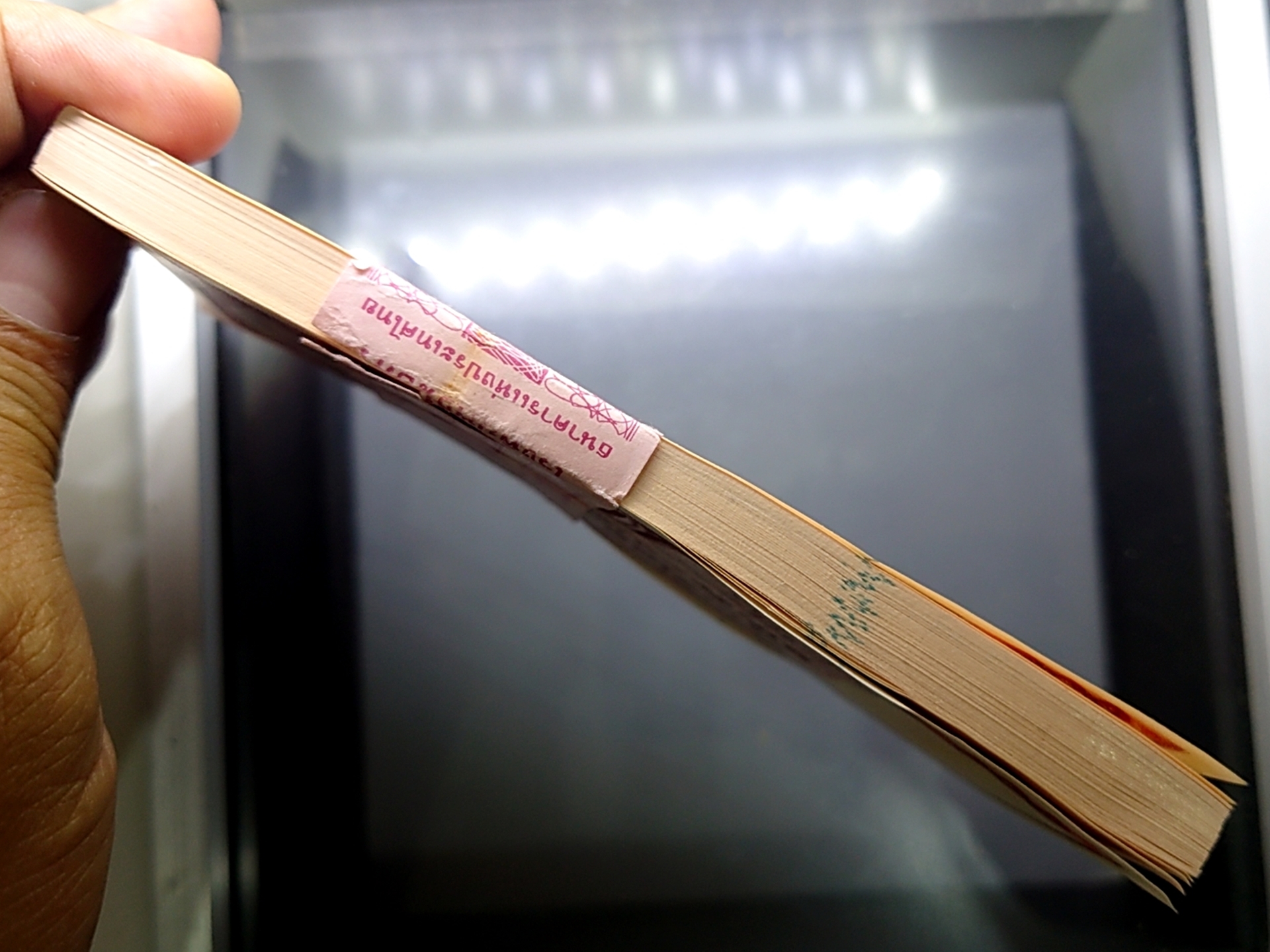 ธนบัตรยกแหนบ 100 ใบ เรียงเลข ธนบัตร 100 บาท แบบ 12 (ช้างแดง) เลข 7 หลัก พ.ศ.2521