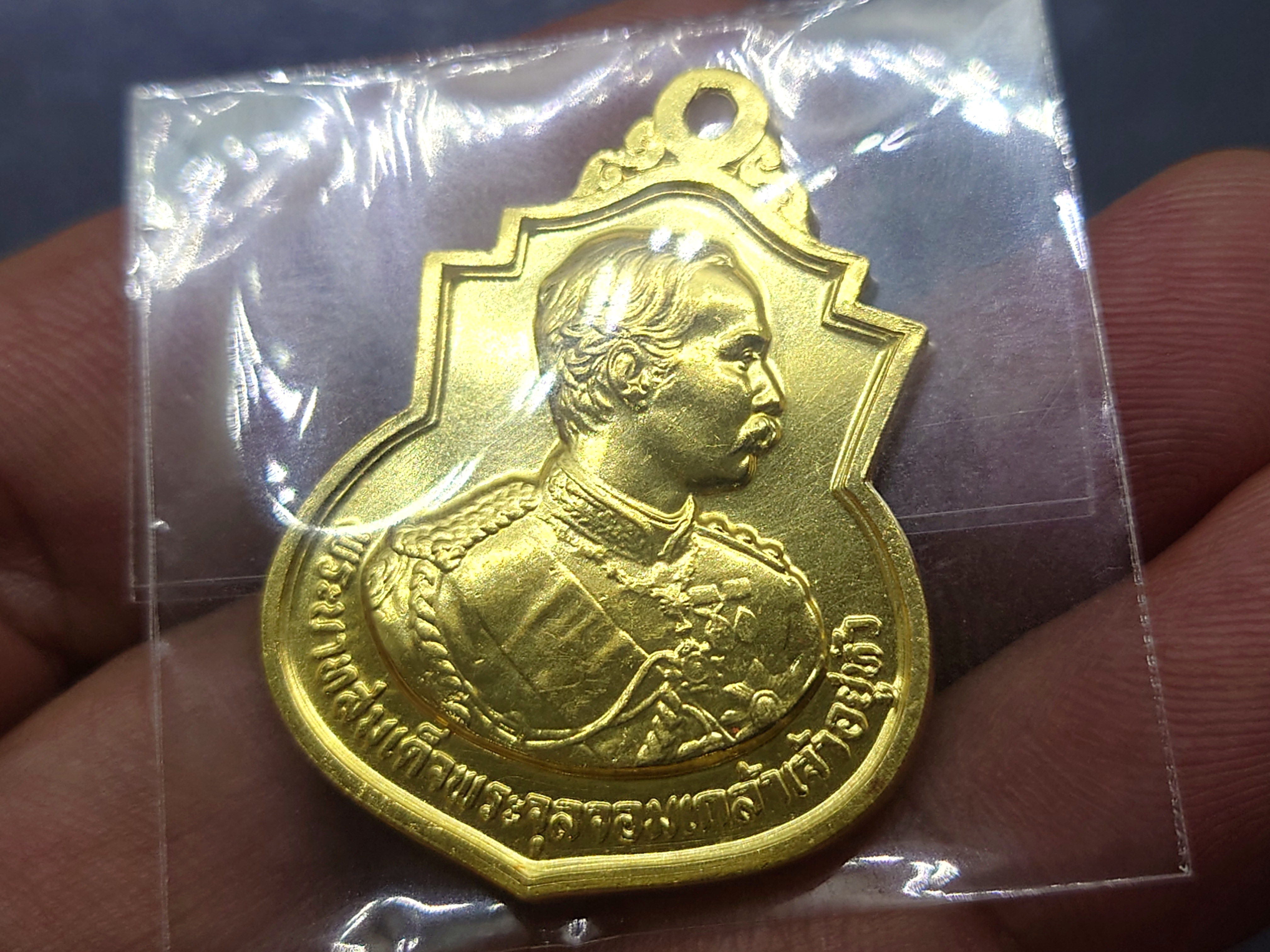 เหรียญทองคำ พิมพ์ใหญ่ รุ่นสี่ ที่ระลึกครบ 108 ปี โรงเรียนนายร้อยพระจุลจอมเกล้า พระรูปรัชกาลที่5 พ.ศ.2538