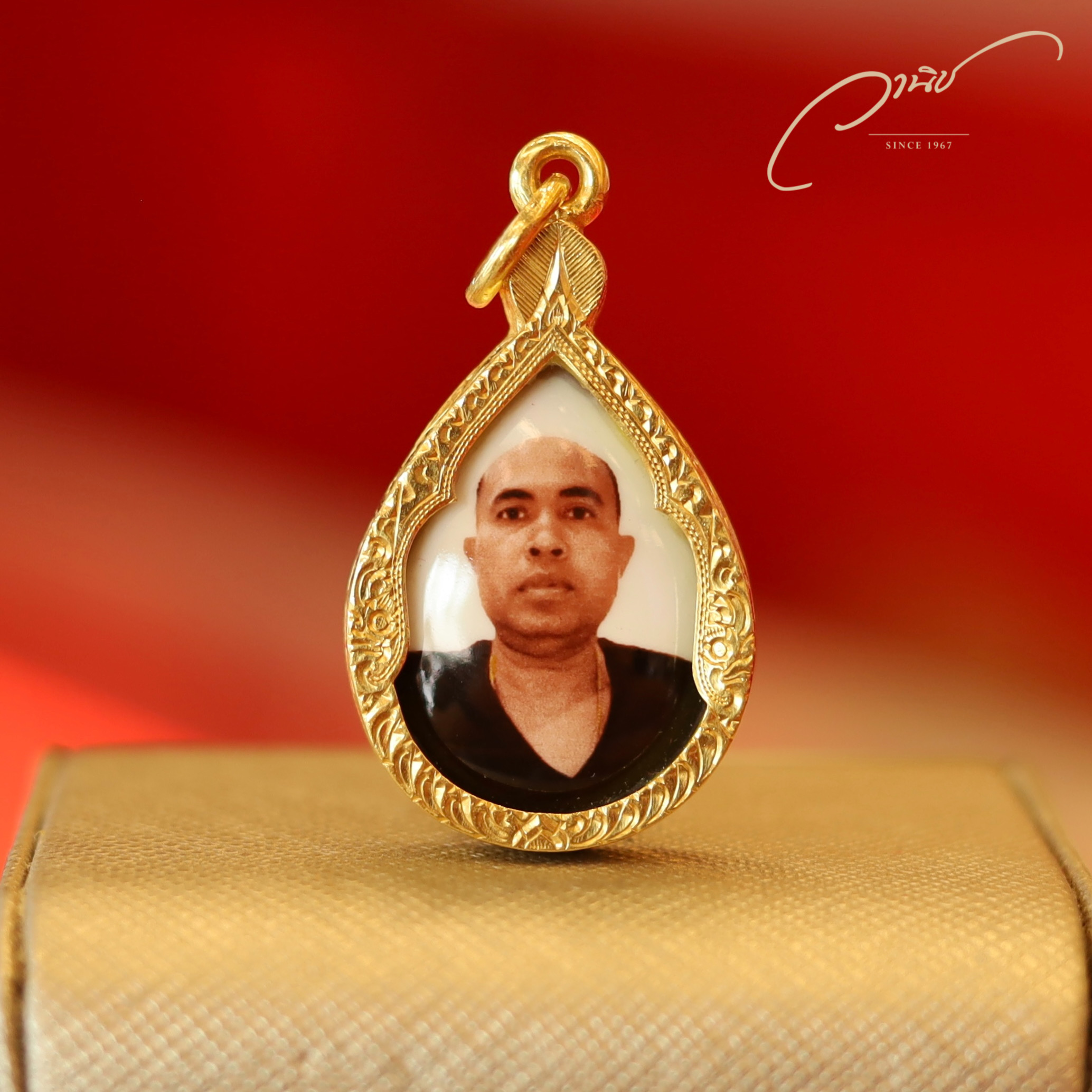 ล็อกเก็ตรูปภาพ เลี่ยมกรอบทองคำทรงหยดน้ำ By WANICH JEWELRY
