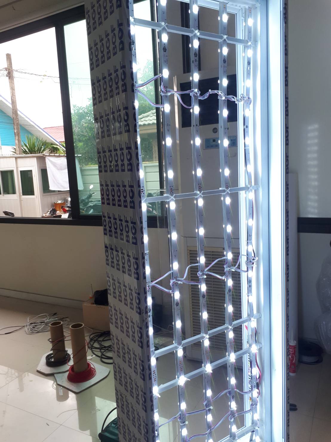 ป้ายตู้ไฟล้อเลื่อนแนวตั้งไฟแอลอีดี งานโรงพยาบาลสัตว์รัตนาธิเบศร์