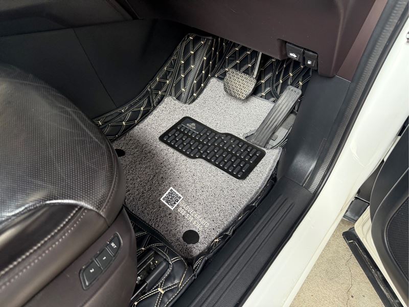 พรมปูพื้นรถยนต์7D Mazda CX-8 7ที่นั่ง VVIPด้ายคู่สีดำด้ายทอง+ไวนิลเทา