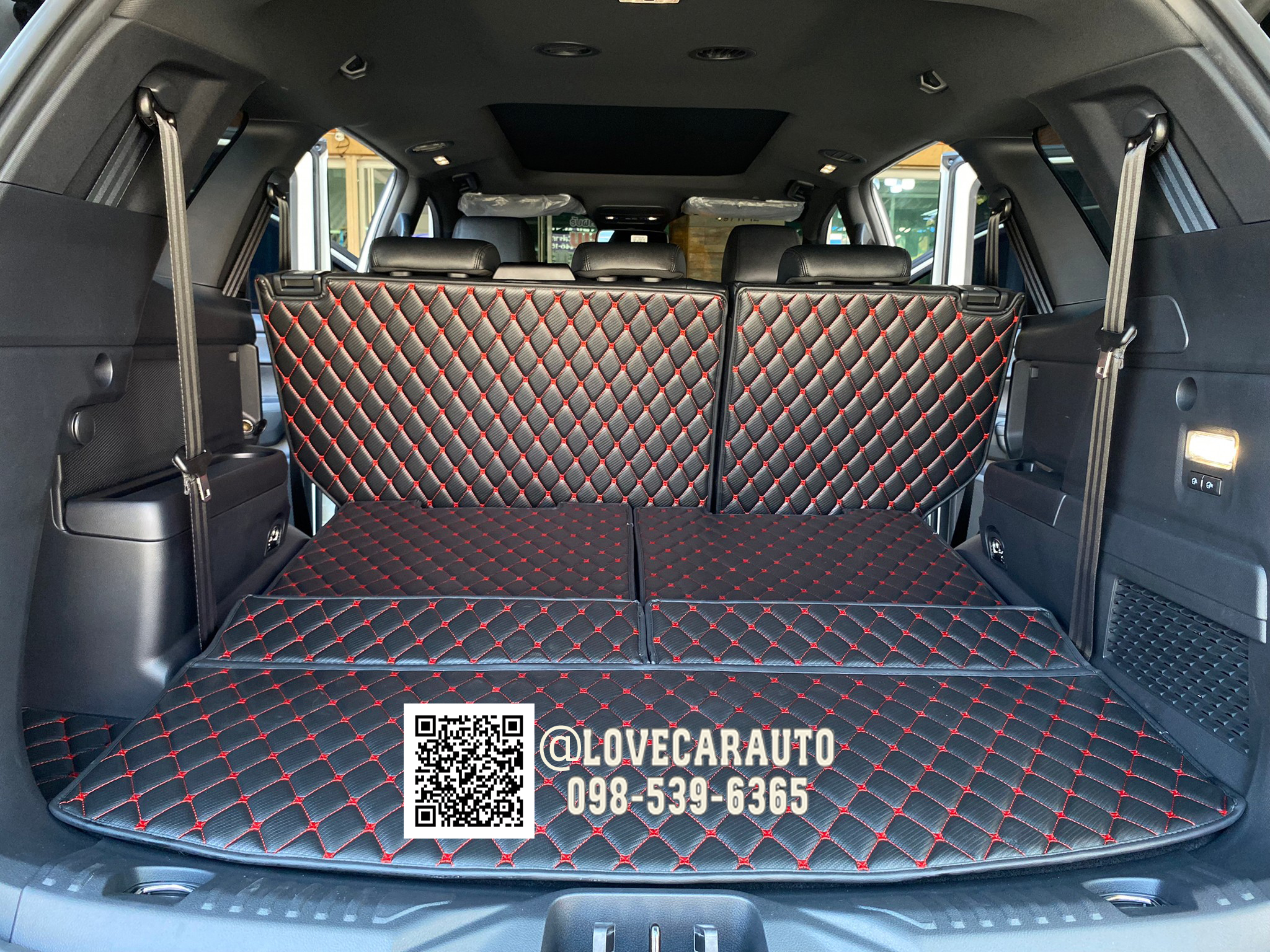 พรมปูพื้นรถยนต์ 7D Ford Everest 2022 ลายเคฟล่าสีดำด้ายแดง +ไวนิลสีดำ