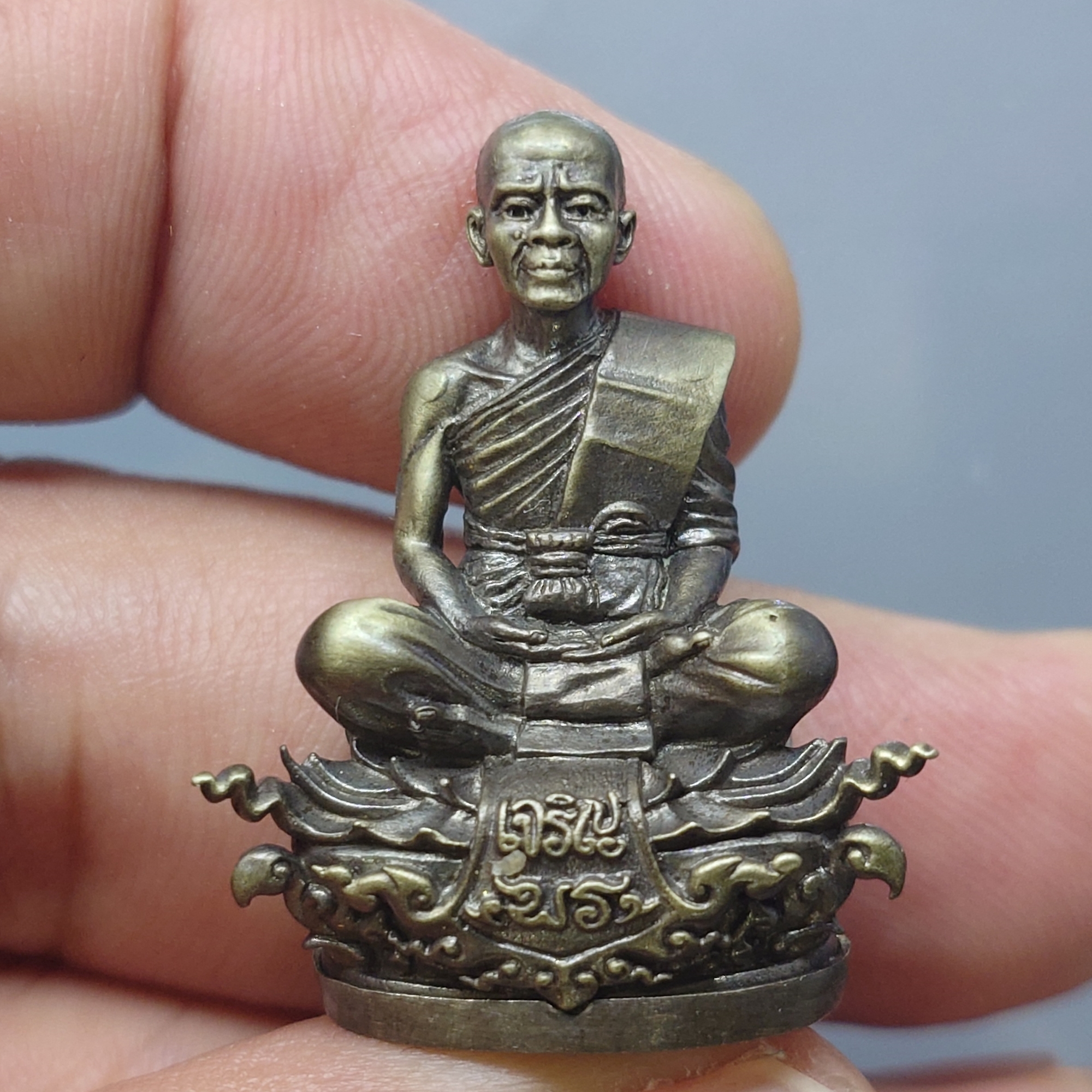 พระกริ่งเจริญพร ๑๙ เนื้อชนวนเงิน หลวงพ่อคูณ วัดบ้านไร่ พร้อมกล่องเดิม ใบเซอร์ พ.ศ.2557 รับประกันแท้ ทันหลวงพ่อ