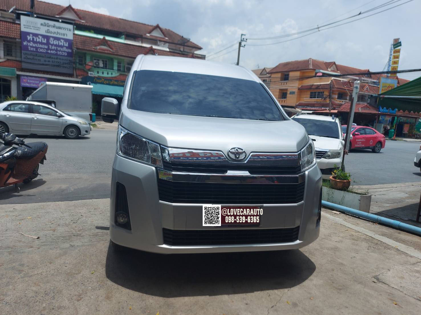 พรมปูพื้นรถยนต์ toyota commuter 2023 พรมvvip สีเทาด้ายเทา