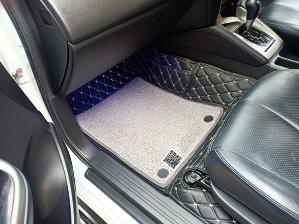 พรม7D Mitsubishi Triton 2018 สีดำด้ายทอง+ไวนิลเทา