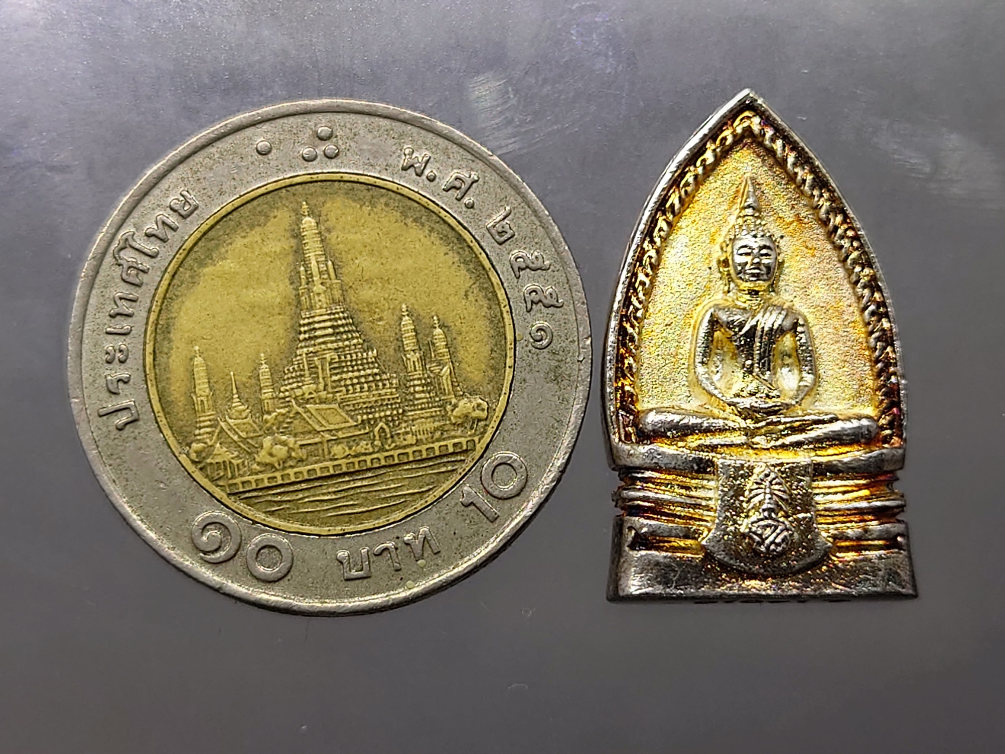 พระพุทธโสธร เนื้อเงิน สามกษัตริย์ รุ่นสร้างพระอุโบสถ ขนาดสูง 2.6 เซ็น ปี 2539 พร้อมกล่องเดิม