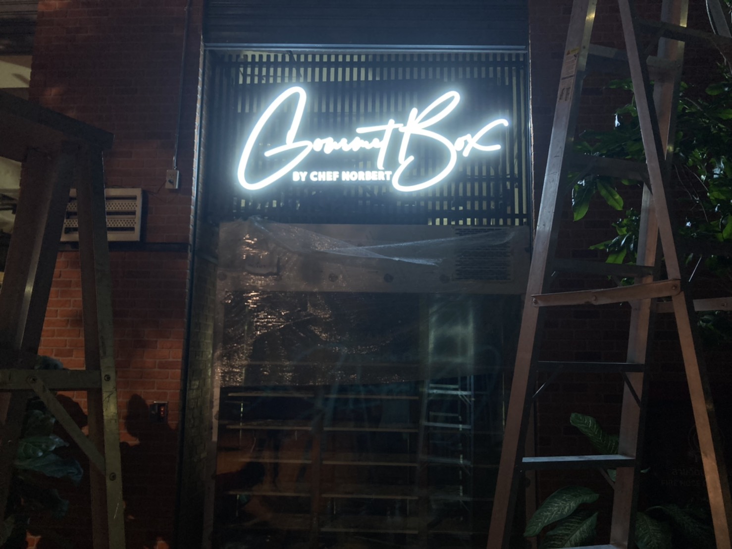 ป้ายไฟร้านอาหารแอลอีดี ป้ายตัวอักษรไฟออกหน้า งานGourmet Box