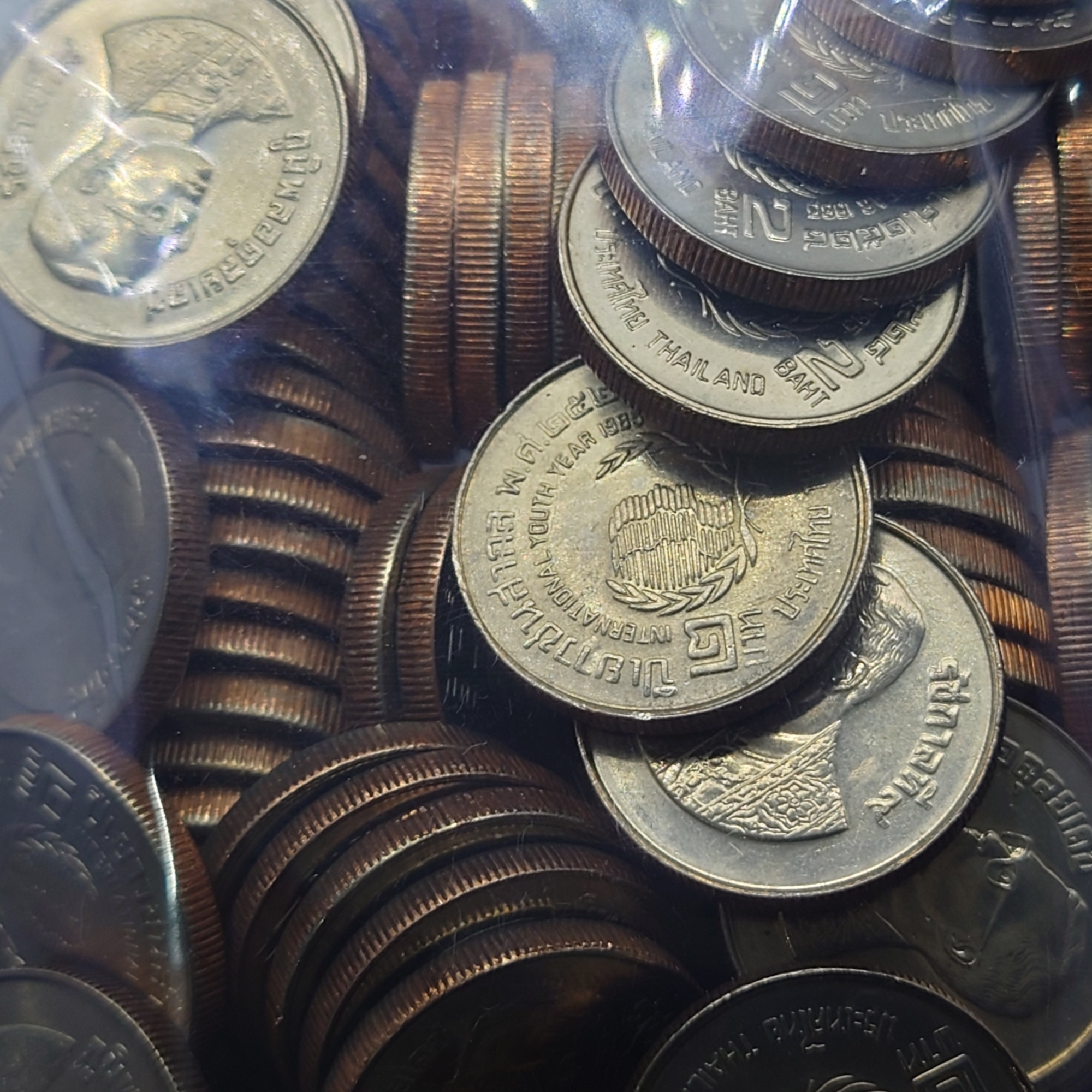 ชุดเหรียญ 100 เหรียญ เหรียญ 2 บาท ที่ระลึก ปีเยาวชนสากล ไม่ผ่านใช้