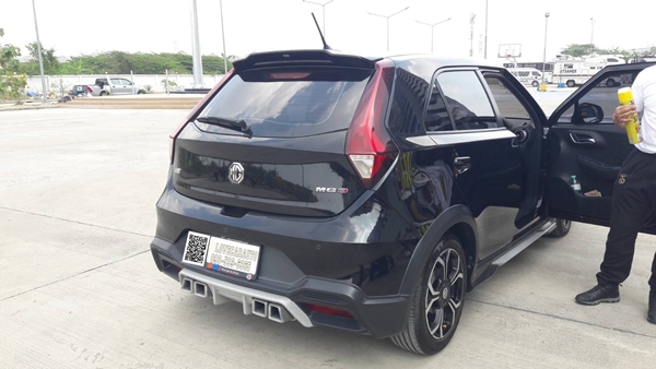 พรมปูพื้นรถยนต์ 6D Mg3 2018 ดำด้ายแดง