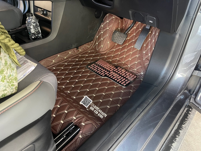 พรมปูพื้นรถยนต์ Mg 4 สีกาแฟด้ายทอง