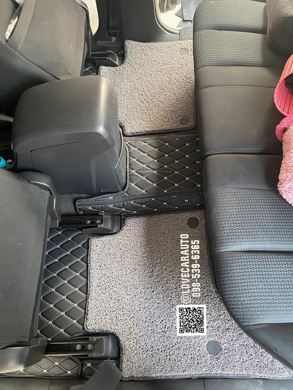 พรมปูพื้นรถยนต์ 7D Isuzu Dmax 4Door 2022 สีดำด้ายทอง+ไวนิลเทา