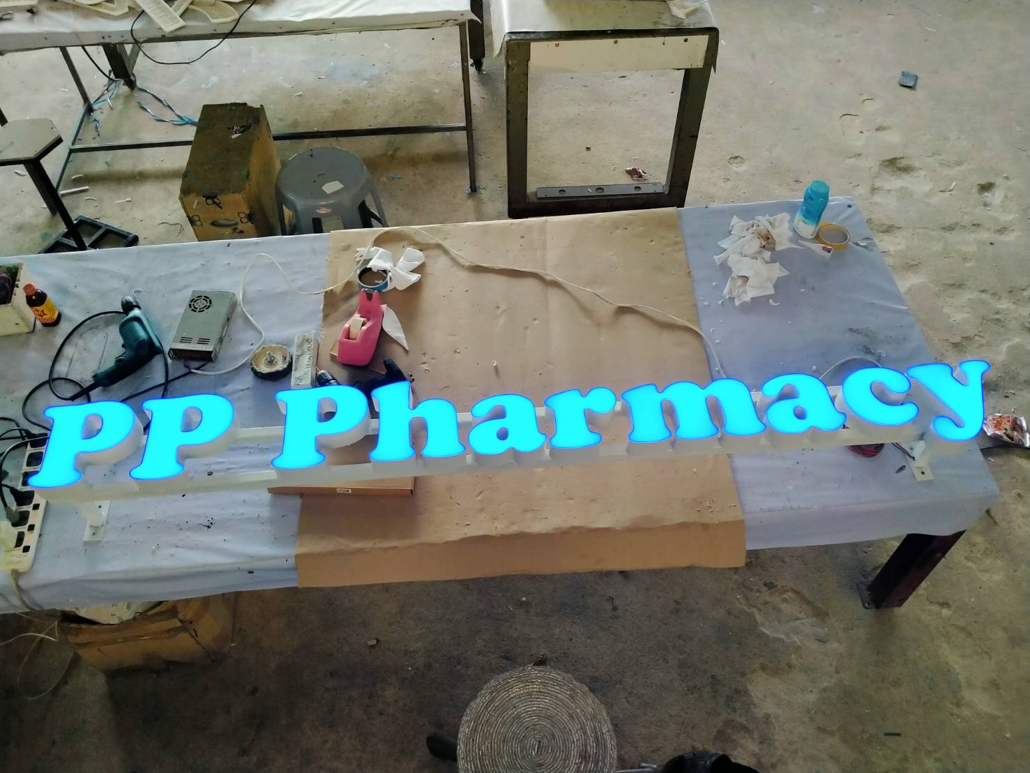 ป้ายไฟแอลอีดีตัวอักษรอลูมิเนียม งานPP Pharmacy