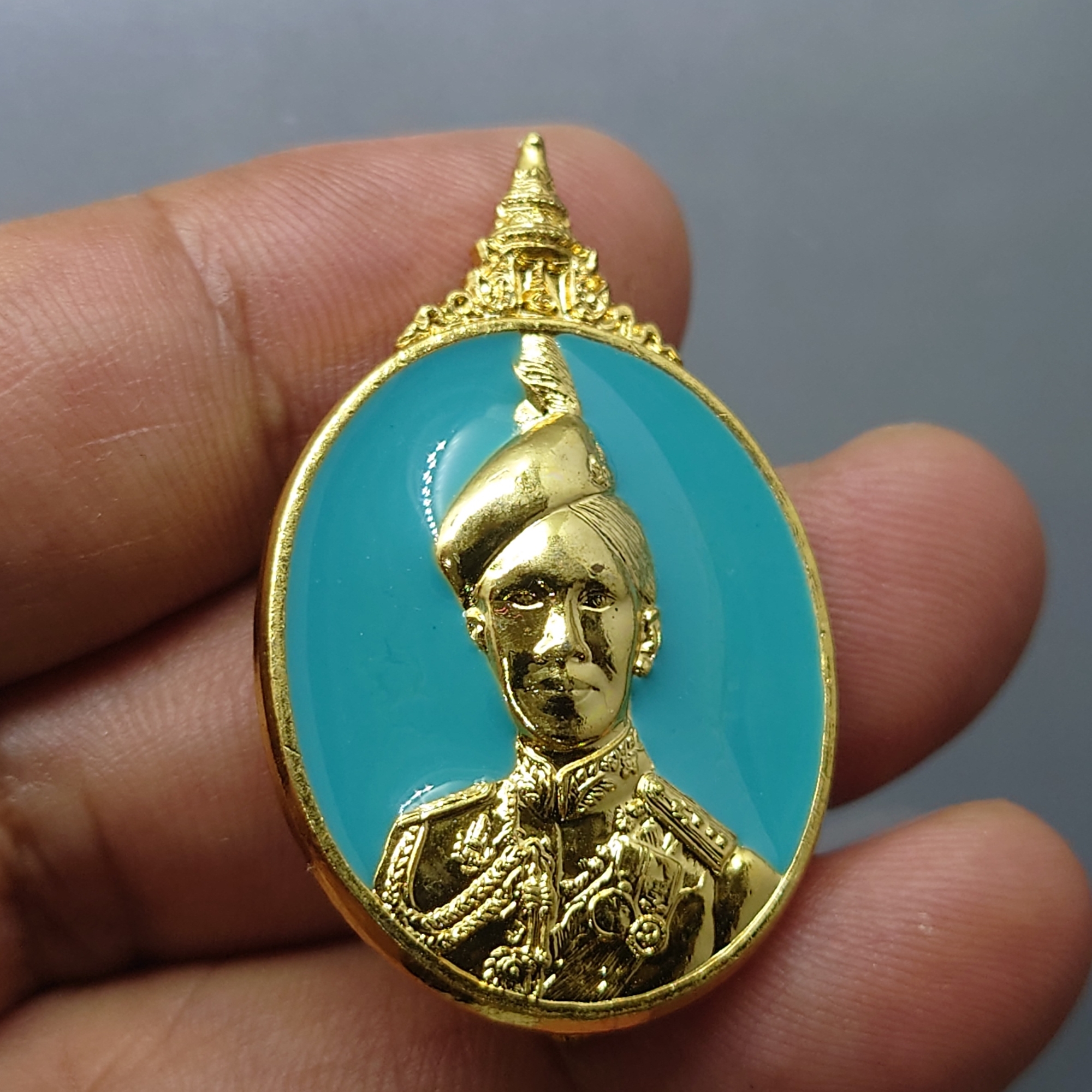 เข็มกลัด 12 สิงหาพระบรมราชินีนาถ 73 พรรษา กาหลั่ยทอง ลงยา พ.ศ.2548