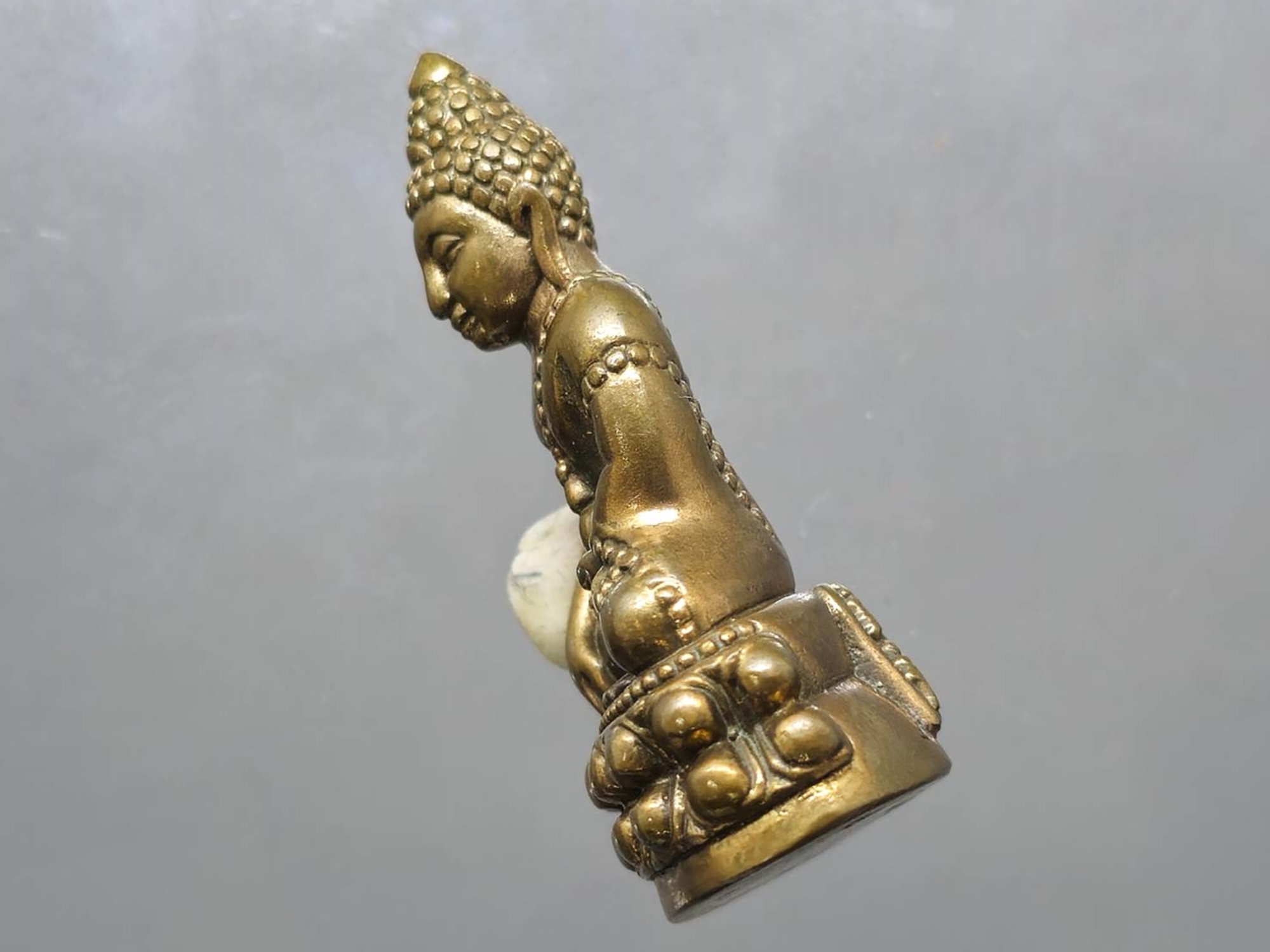 พระกริ่งฉลองพระชนมายุ ญสส 90 พรรษา เนื้อสัมฤทธิ์ ขนาดสูง 3.7 ซ.ม.วัดบวรนิเวศวิหาร ปี2546 พร้อมกล่องเดิม