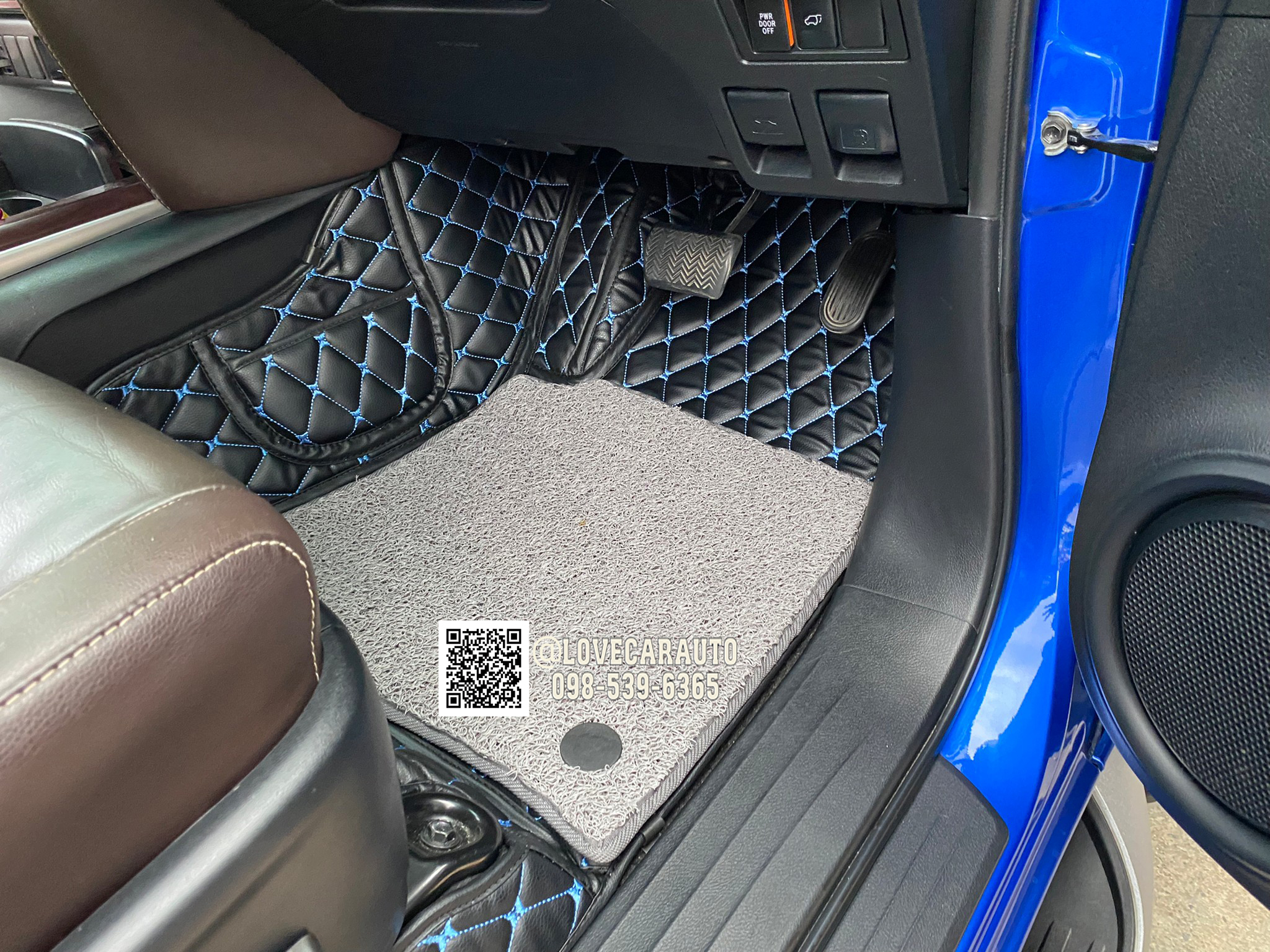 พรมปูพื้นรถยนต์ พรม7D Toyota Fortuner 2020 สีดำด้ายฟ้า +ไวนิลสีเทา