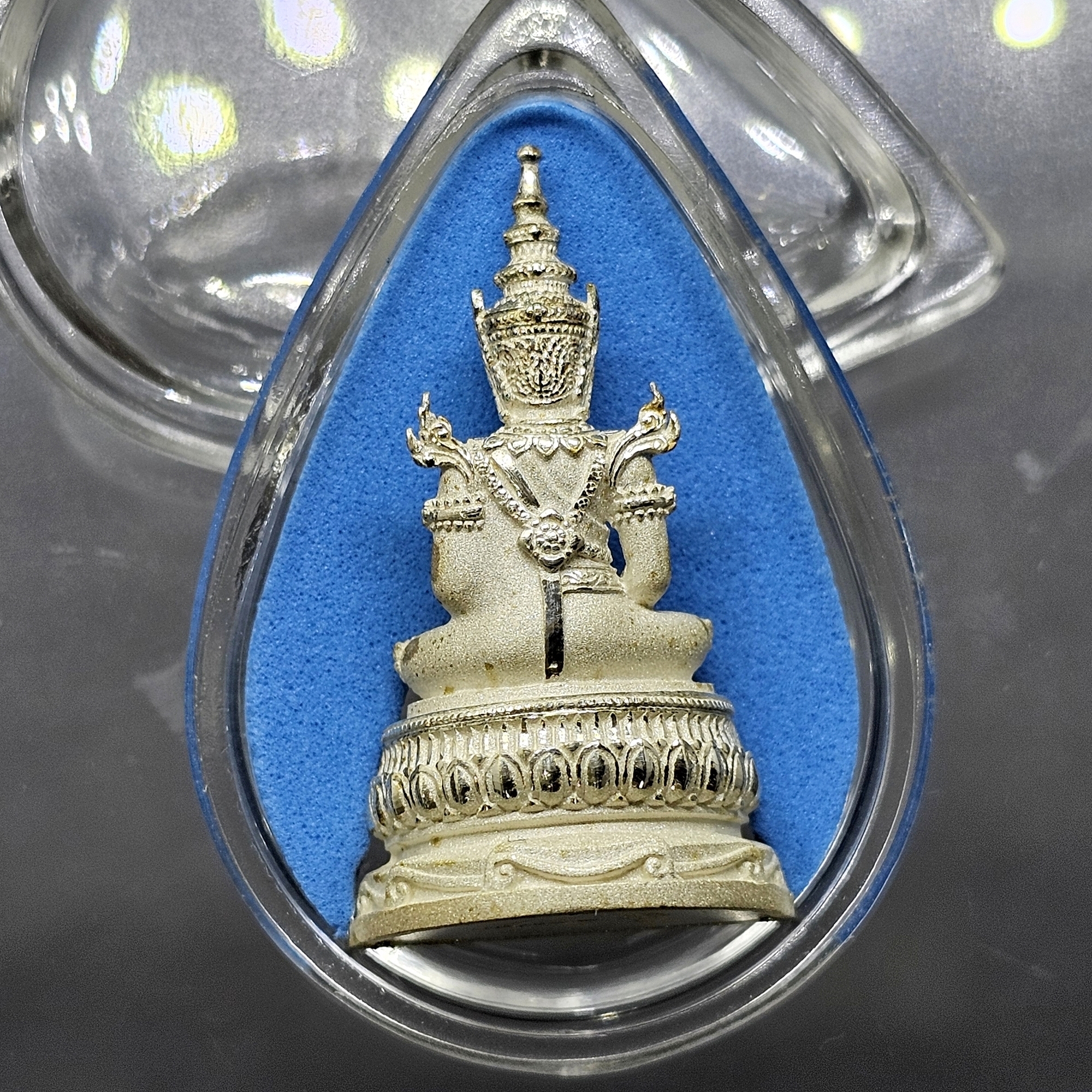 พระพุทธมหามณีรัตนปฏิมากร (พระแก้วมรกต) จำลอง ทรงเครื่องฤดูร้อน เนื้อเงิน ฉลองสิริราชสมบัติ ครบ 60 ปี ในหลวง รัชกาลที่9 พ.ศ.2550