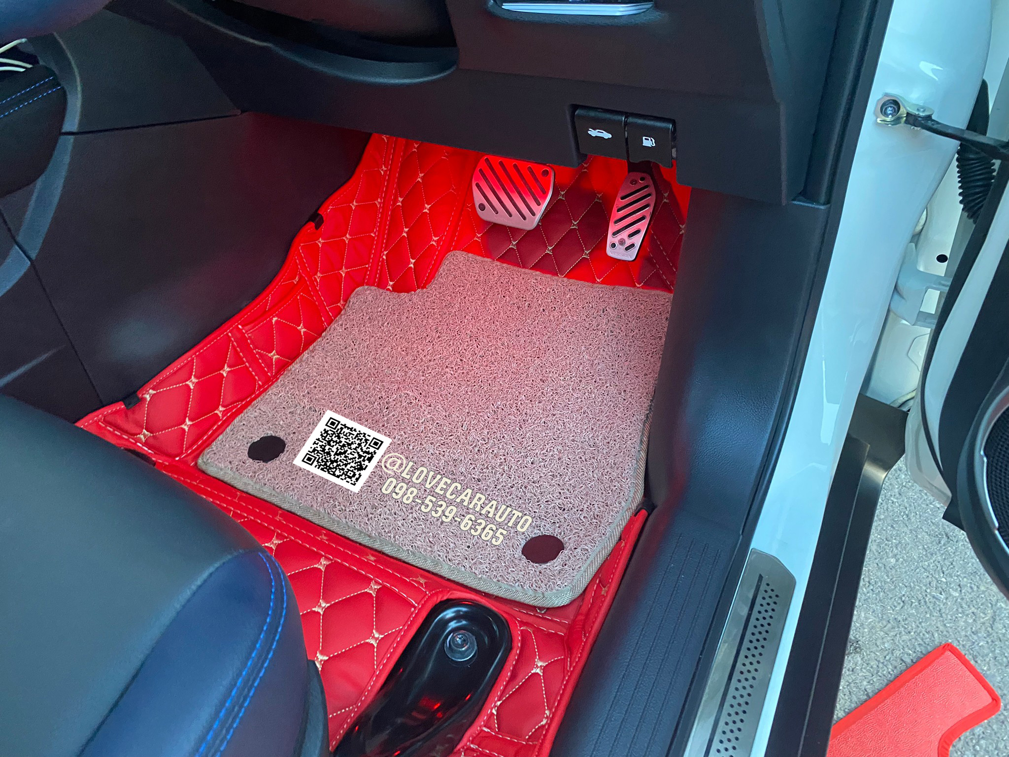 พรม7D Nissan Kicks Epower 2022 สีแดงสด +ไวนิลครีม