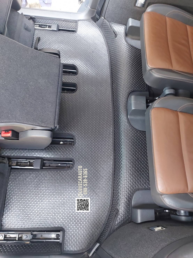 พรมปูพื้นรถยนต์ Volkswagen Sharan กระดุมเล็กสีดำ