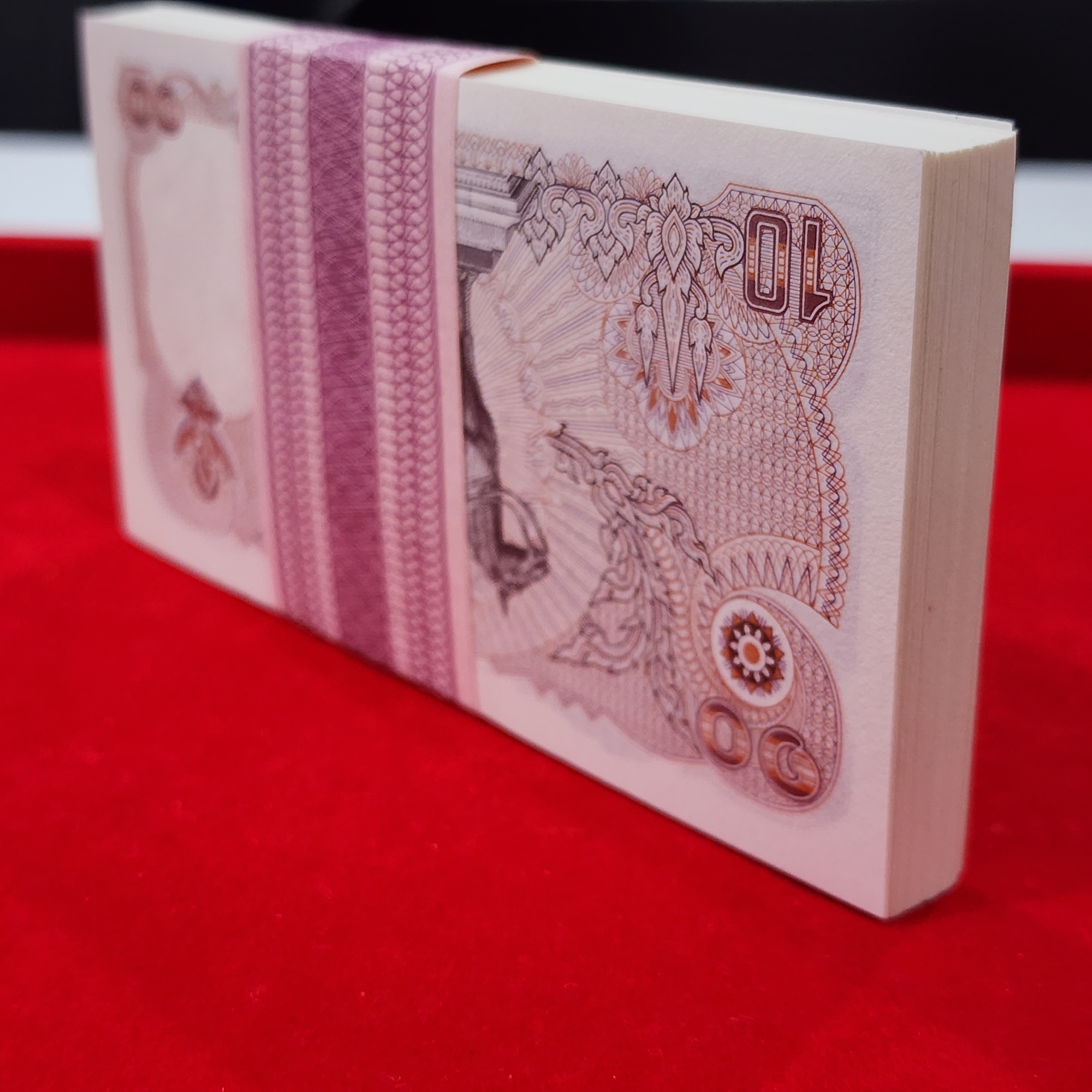 ธนบัตรยกแหนบ 100 ใบ เรียงเลข ธนบัตร 10 บาท แบบ 12 ทรงม้า ไม่ผ่านใช้ ขาวสวย