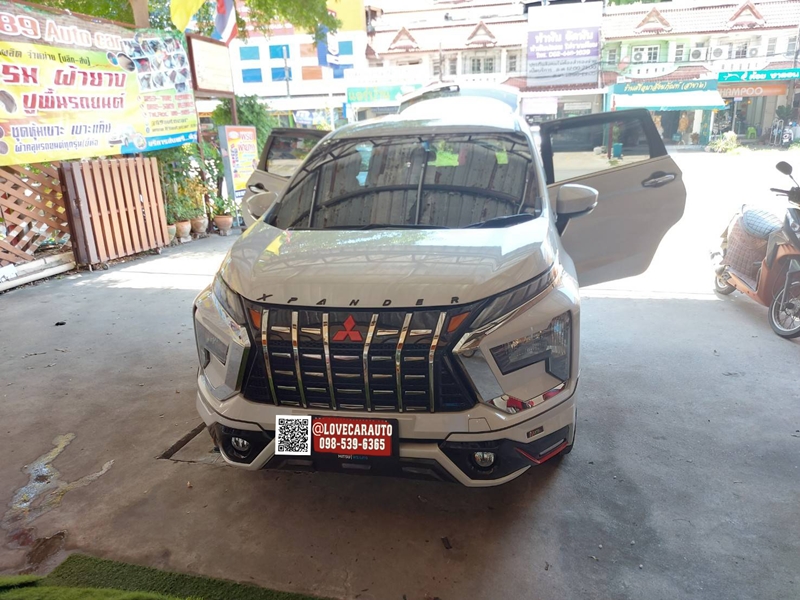 พรมปูพื้นรถยนต์ mitsubishi xpander 2023 พรมvvip สีกาแฟ + ไวนิลครีม