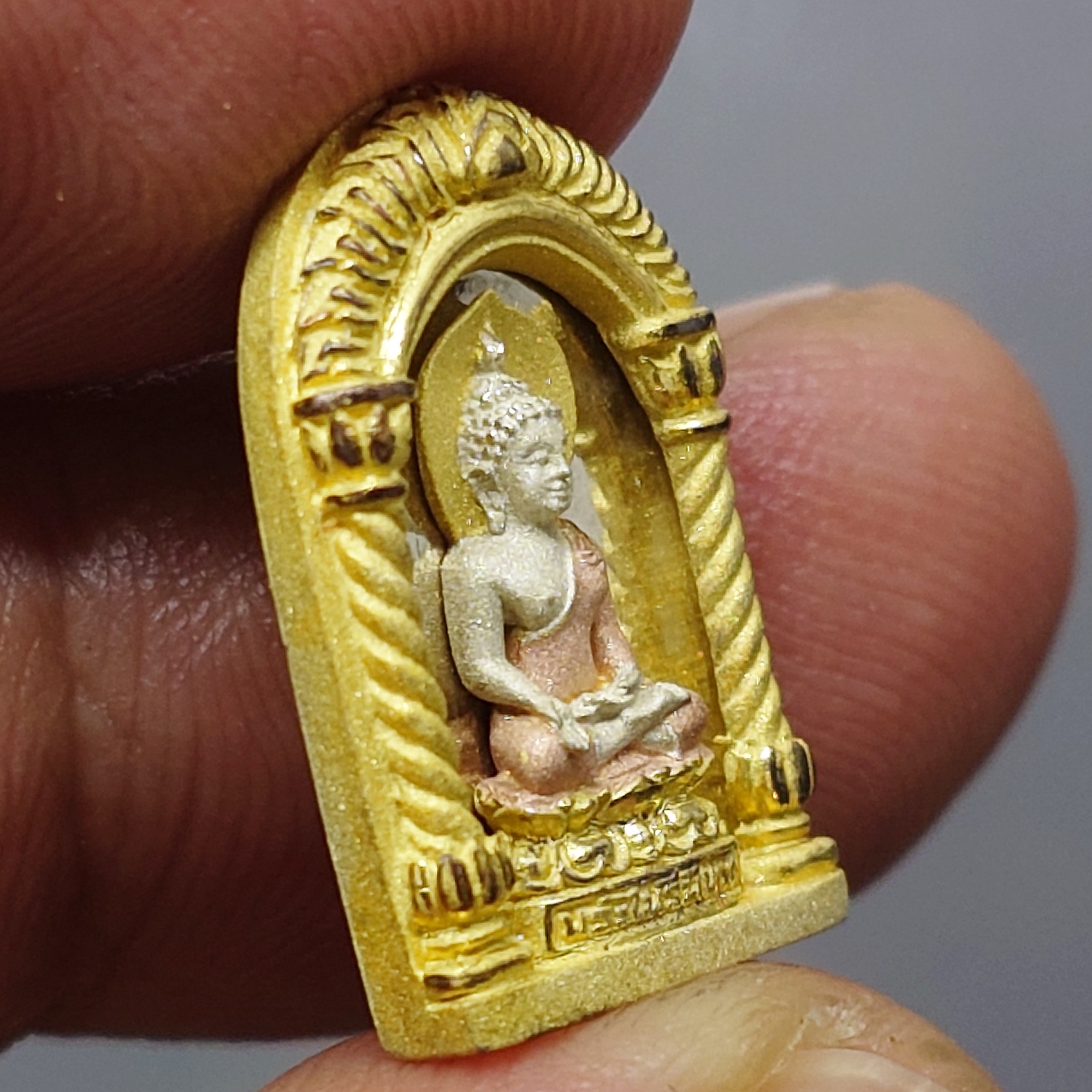 เหรียญพระไพรีพินาศ เนื้อเงิน สามกษัตริย์ 200 ปี พระจอมเกล้าฯ โครงการบูรณะฯ โบราณสถาน วัดมกุฏกษัตริยาราม ปี2547 พร้อมกล่องเดิม