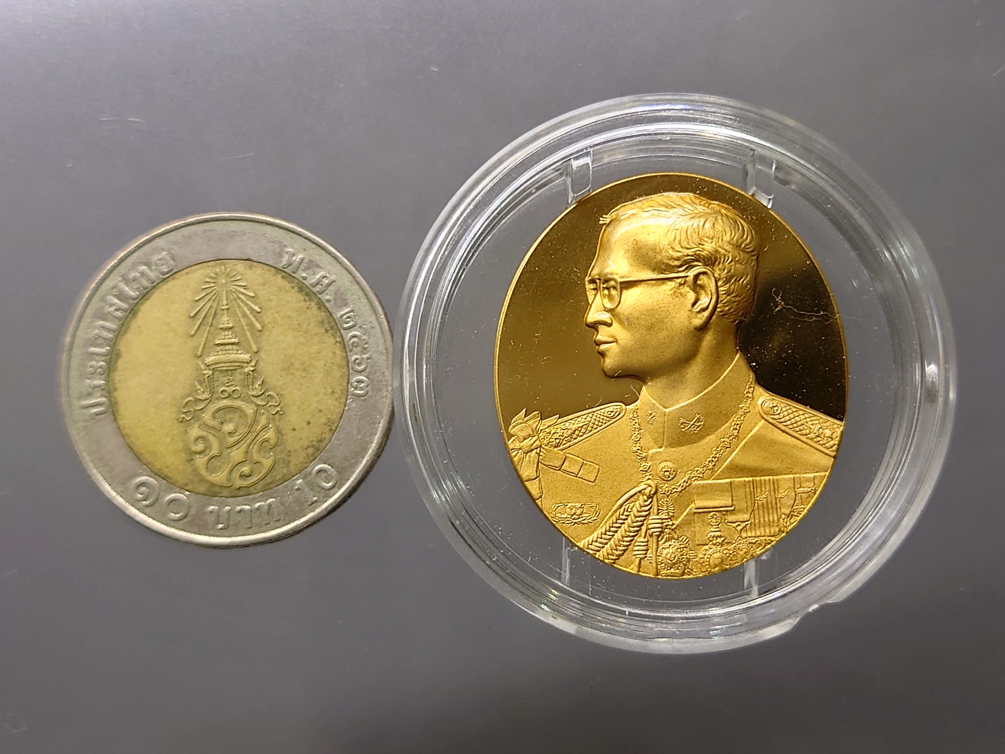 เหรียญรัชกาลที่9 ฮูกานิน เนื้อบรอนซ์สวิส ขัดเงา ที่ระลึกสร้างพระมหาธาตุเจดีย์ภักดีประกาศ ปี2539 พร้อมกล่องเดิม