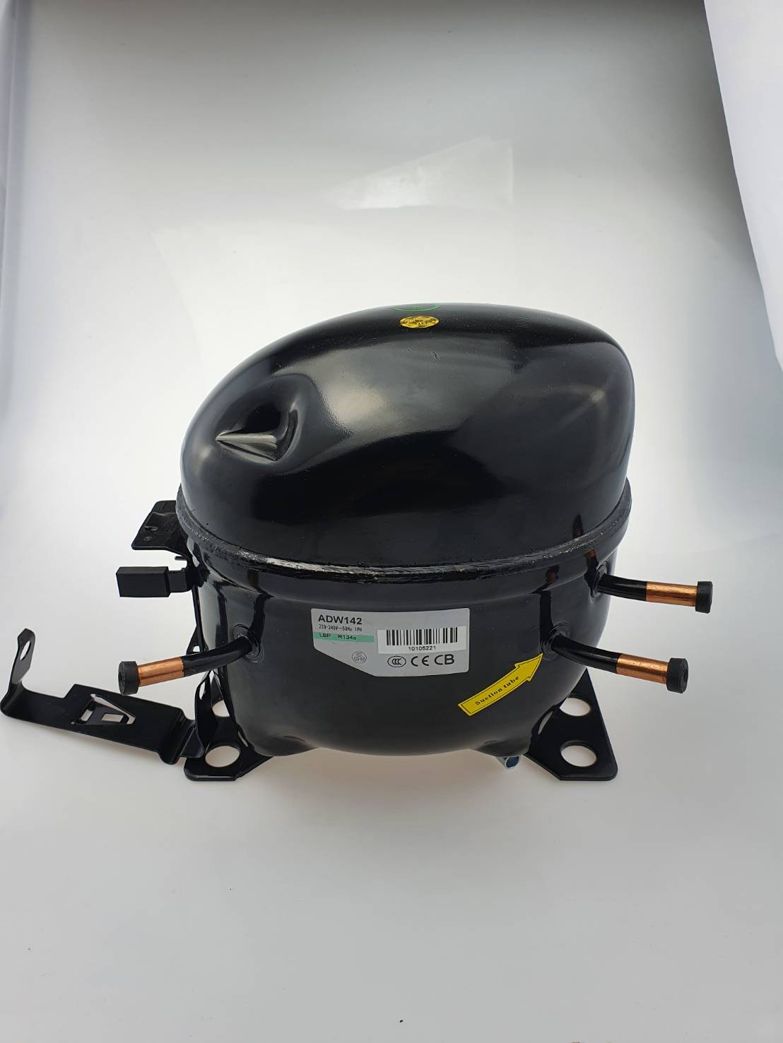 คอมเพรสเชอร์ ½ แรงม้า R134a สำหรับตู้แช่ ตู้เย็น Compressor ของใหม่ พร้อมอุปกรณ์ ดีเลย์ โอเวอร์โหลด รุ่น ADW142