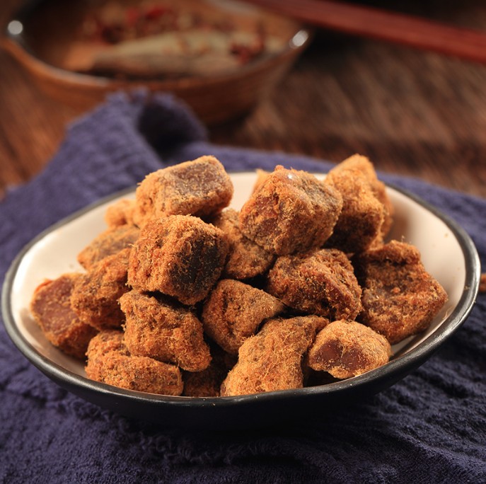 หมูก้อนปรุงรสพะโล้เผ็ดเบาๆ ตรา 三只松鼠 (90 g)