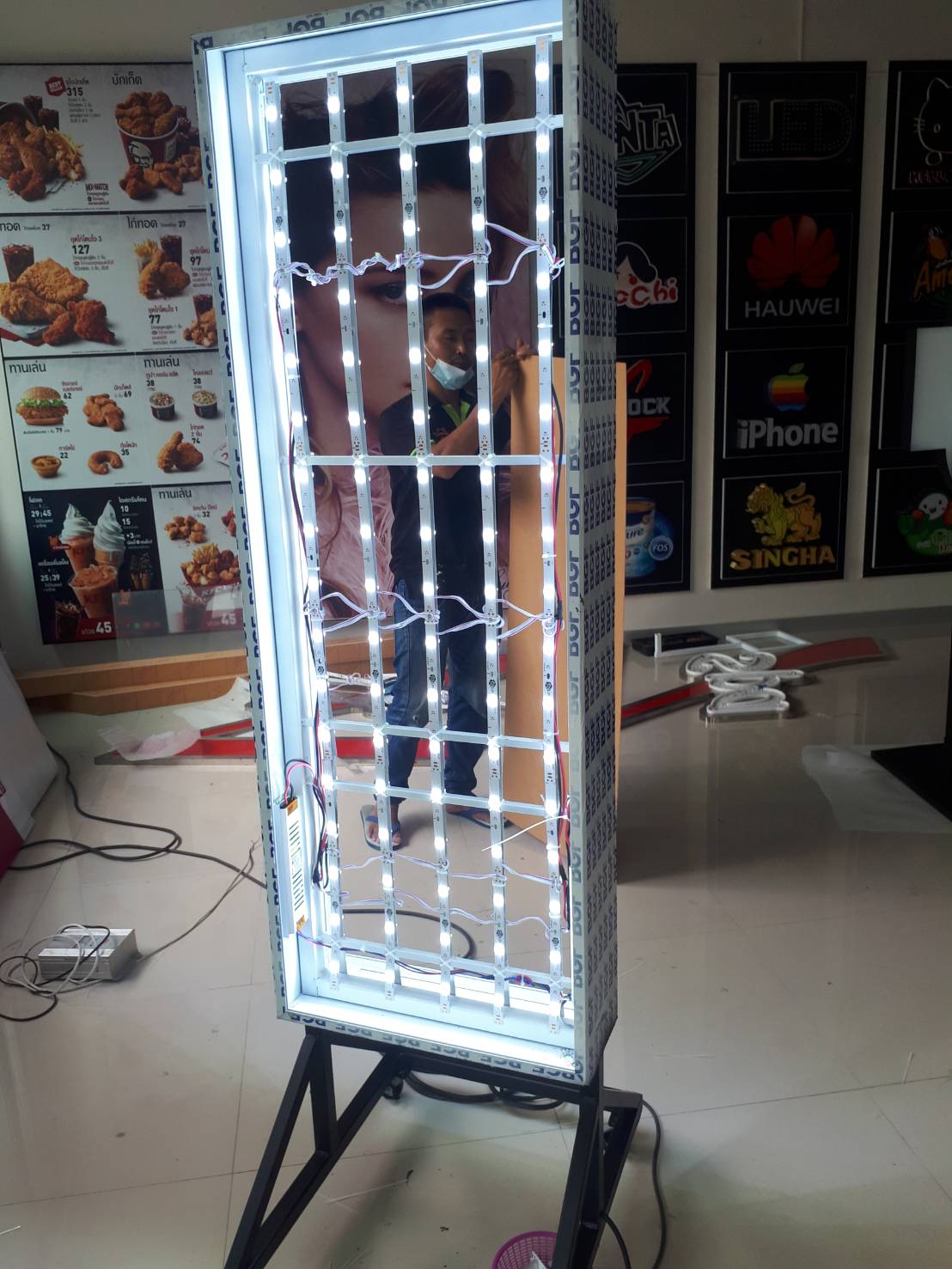 ป้ายตู้ไฟล้อเลื่อนแนวตั้งไฟแอลอีดี งานโรงพยาบาลสัตว์รัตนาธิเบศร์