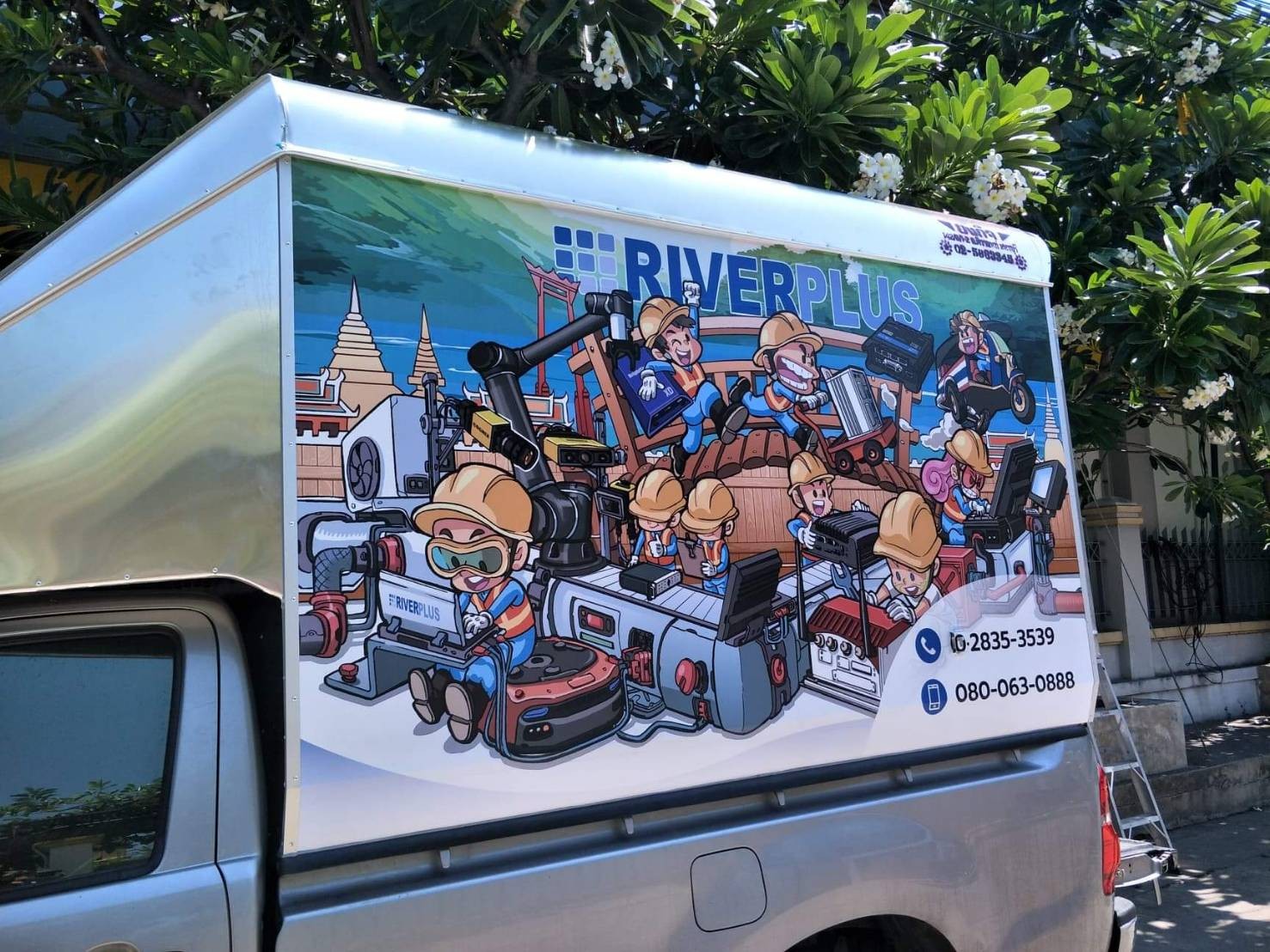 พิมพ์สติกเกอร์ติดรถยนต์ งานRIVER PLUS