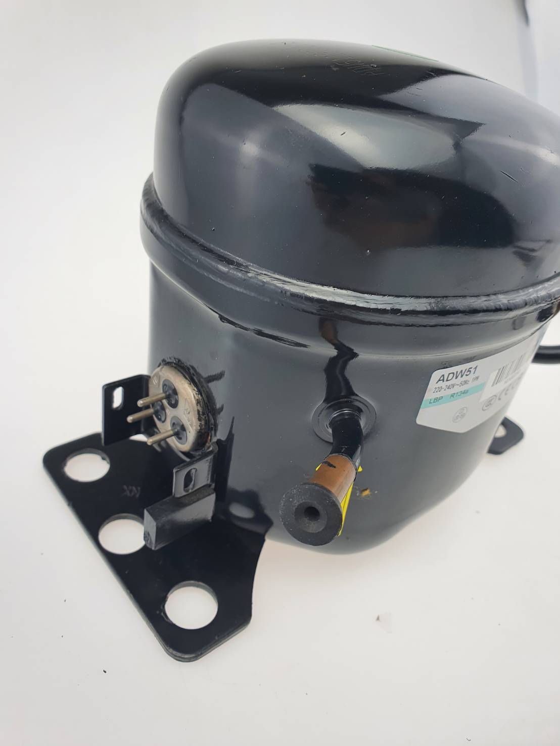 ADW51 คอมเพรสเชอร์ 1/6 แรงม้า R134a LBP สำหรับตู้แช่ ตู้เย็น Compressor ของใหม่ พร้อมอุปกรณ์ ดีเลย์ โอเวอร์โหลด